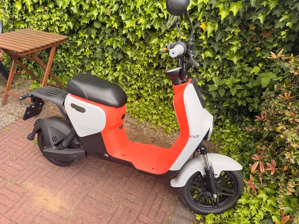 Segway B110S elektrische scooter - Wit/Oranje - 1200 km, Ophalen, Zo goed als nieuw