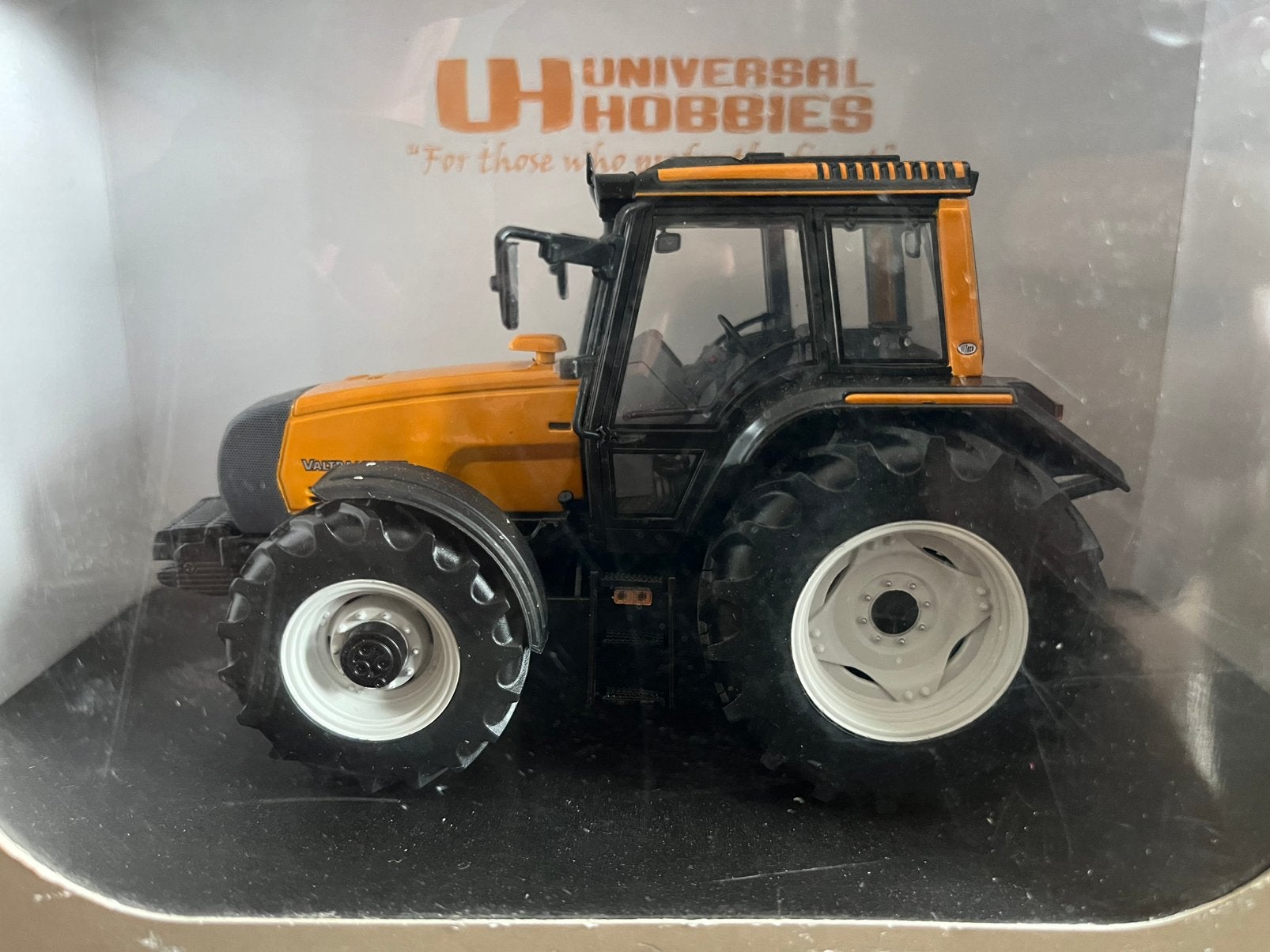 Valtra Valmet Mezzo tractor oranje UH 2888, Hobby en Vrije tijd, Modelauto's | 1:32, Ophalen of Verzenden, Nieuw, Tractor of Landbouw