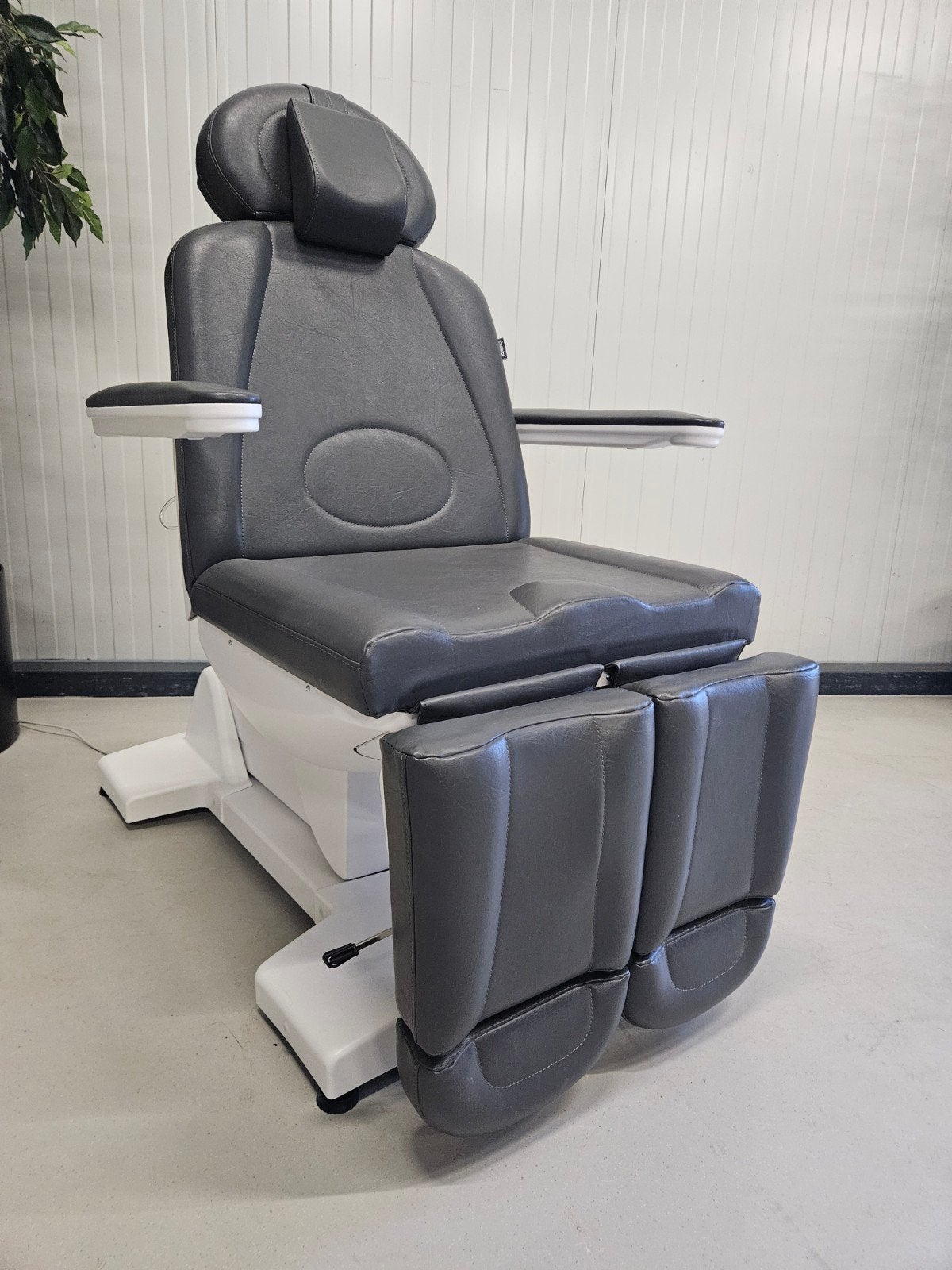 Gharieni pedicure stoel behandelstoel elektrisch nieuwstaat, Ophalen of Verzenden, Zo goed als nieuw, Massagestoel of Kussen