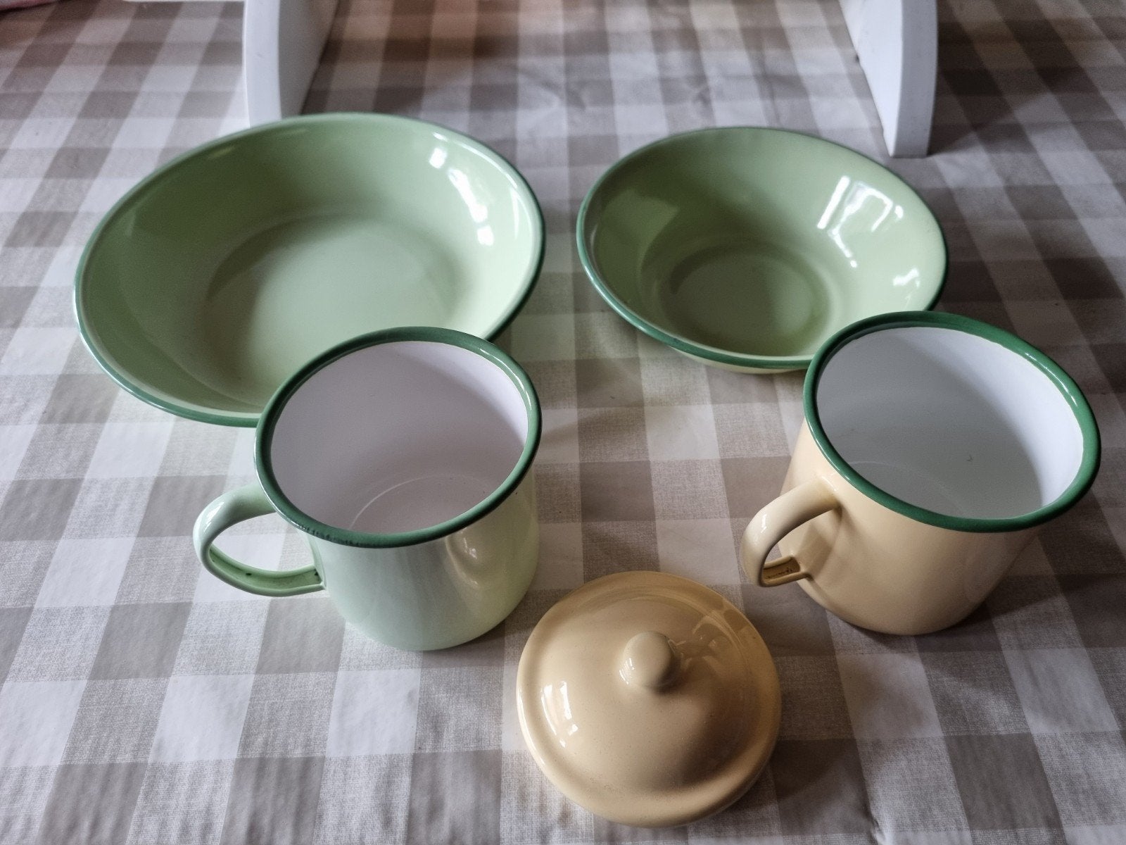 Set emaille bordjes en bekers - Dille en Kamille, Ophalen of Verzenden, Nieuw