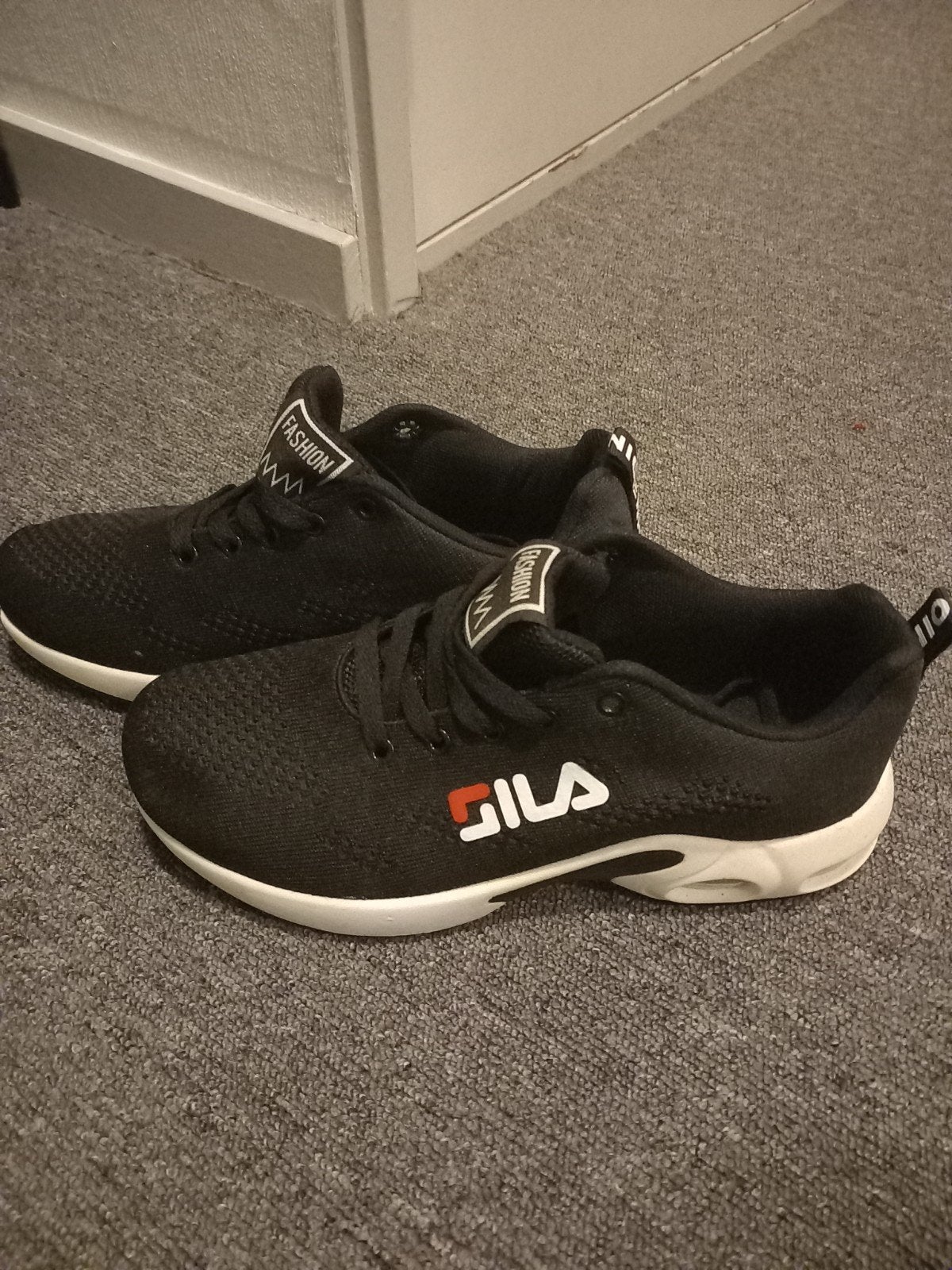 Sportschoenen dames 2x, Kleding | Dames, Ophalen, Zo goed als nieuw, Sportschoenen, Zwart