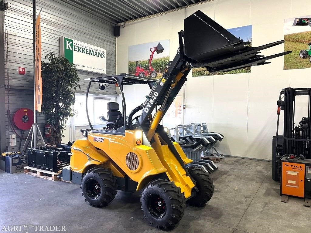 Foto 4 van Diverse kniklader minishovel shovel wiellader