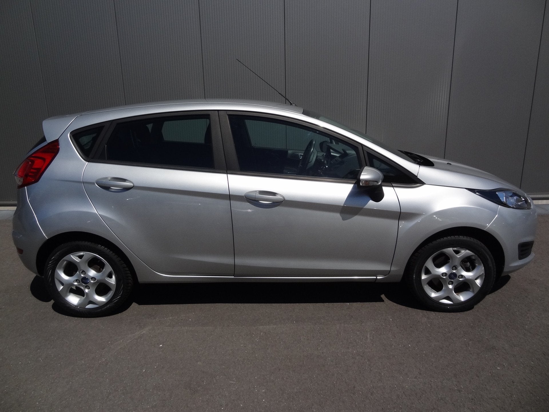 Ford Fiesta 1.0 | NL-AUTO | NAVI | AIRCO | NAP! (bj 2014), Voorwielaandrijving, Euro 5, Stof, 525 kg