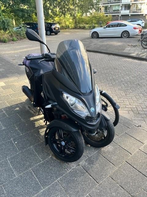 Piaggio MP3 300 SPORT 9615KM BJ 2022 autorijbewijs, Scooter, Particulier, Automaat, 1 cilinder