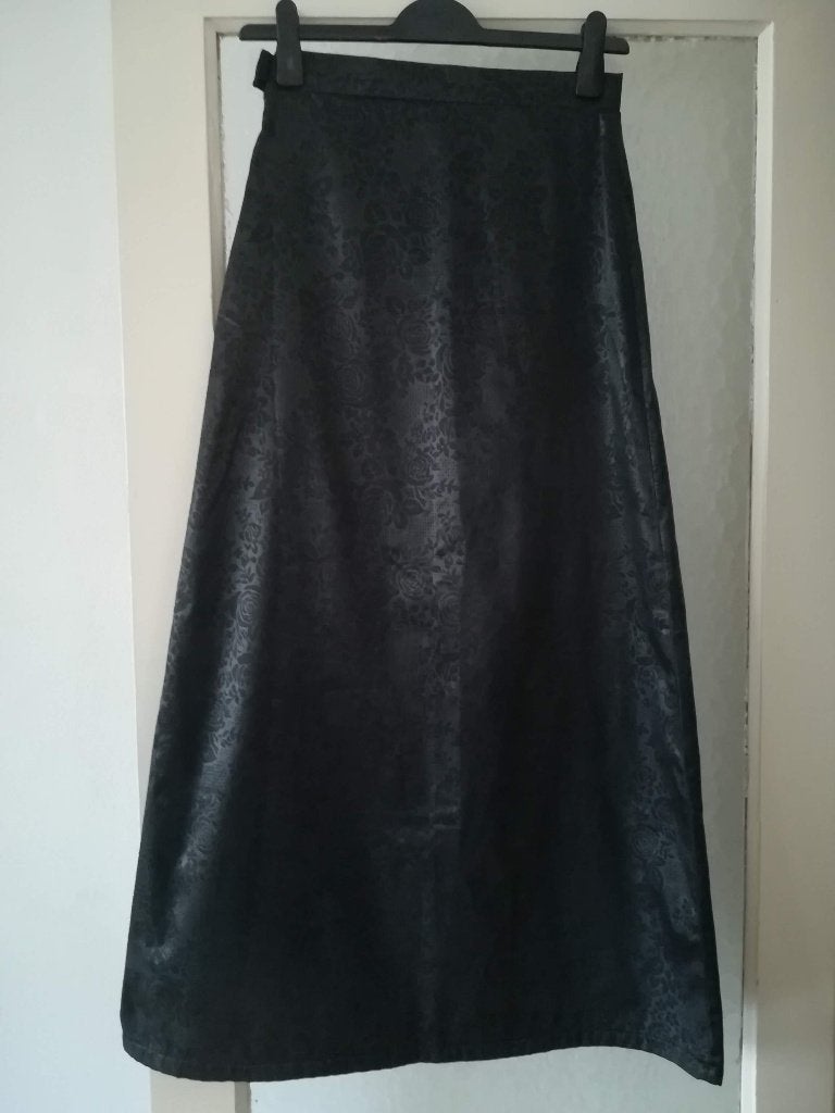 Handgemaakte, zwarte rok met roosmotief - Peter Domenie, Ophalen of Verzenden, Nieuw, Maat 46 (S) of kleiner, Kleding
