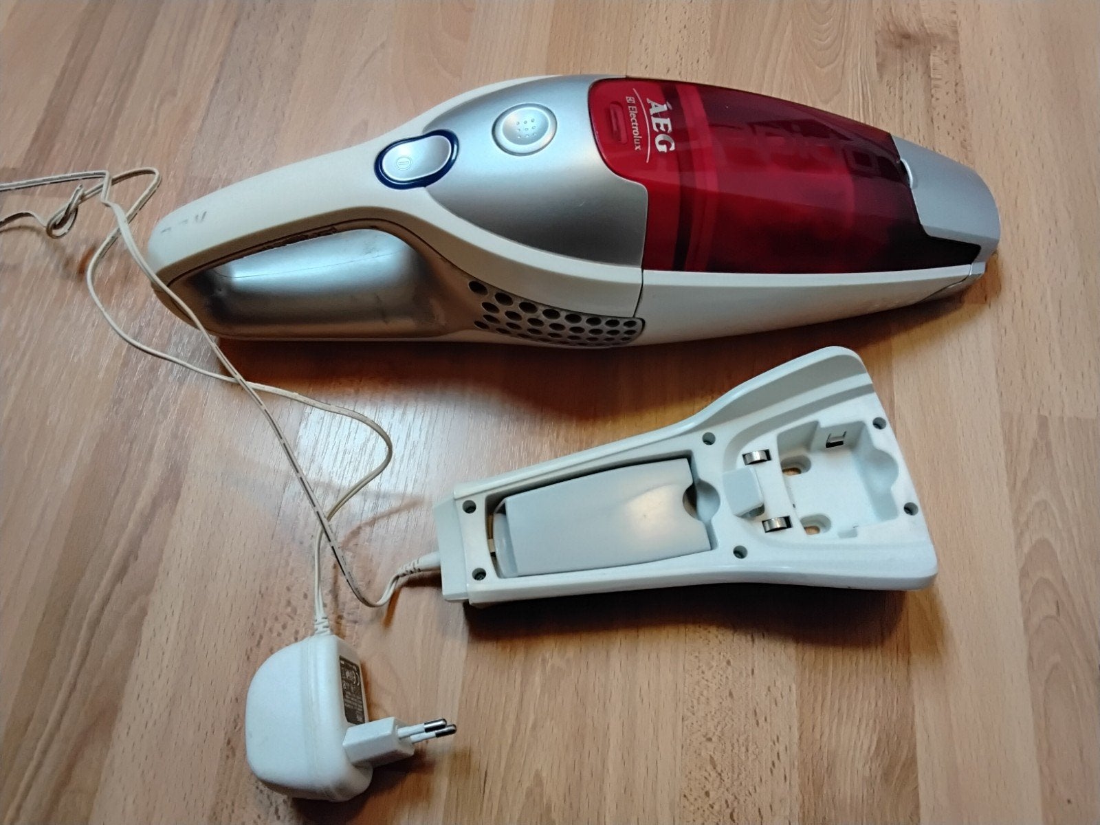 kruimeldief / handstofzuiger  AEG, Witgoed en Apparatuur, Ophalen of Verzenden, Zo goed als nieuw, Kruimeldief, AEG
