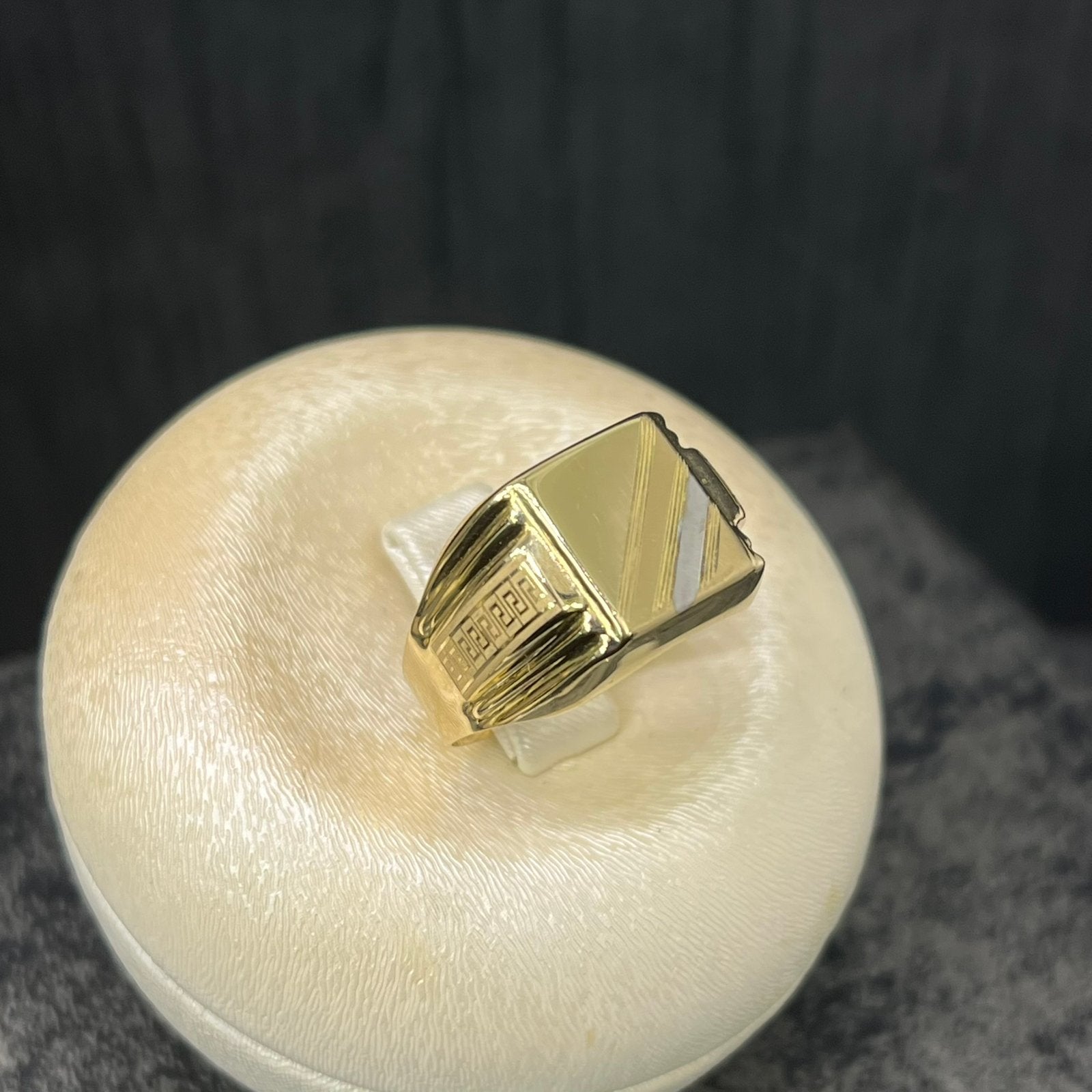 14 karaat gouden ring zegelring, Ophalen of Verzenden, Nieuw, Goud, Dame