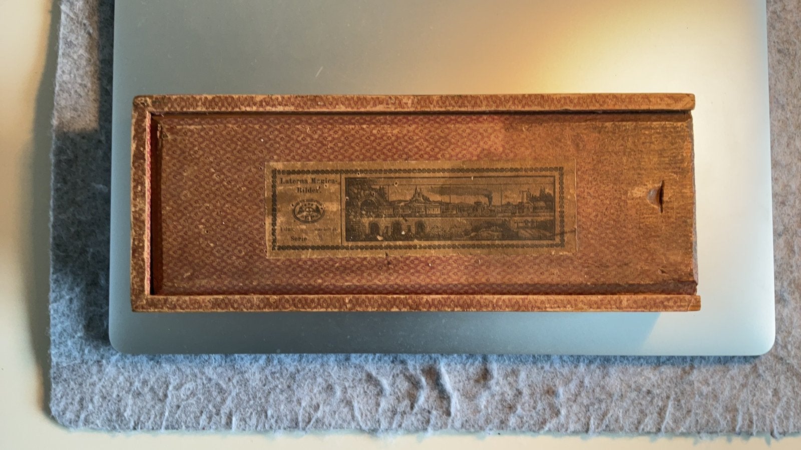 Projectie middels glazen en kartonnen platen +/- 1900, Ophalen