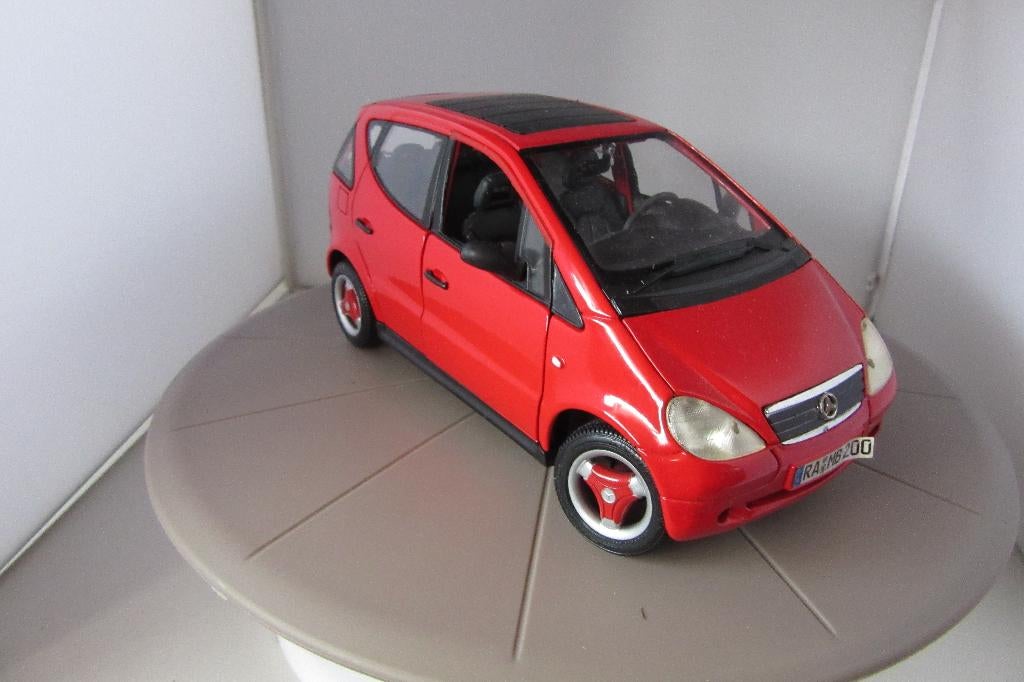 Mercedes Bens A 140 1;18, Hobby en Vrije tijd, Modelauto's | 1:18, Zo goed als nieuw, Auto, Maisto, Ophalen of Verzenden