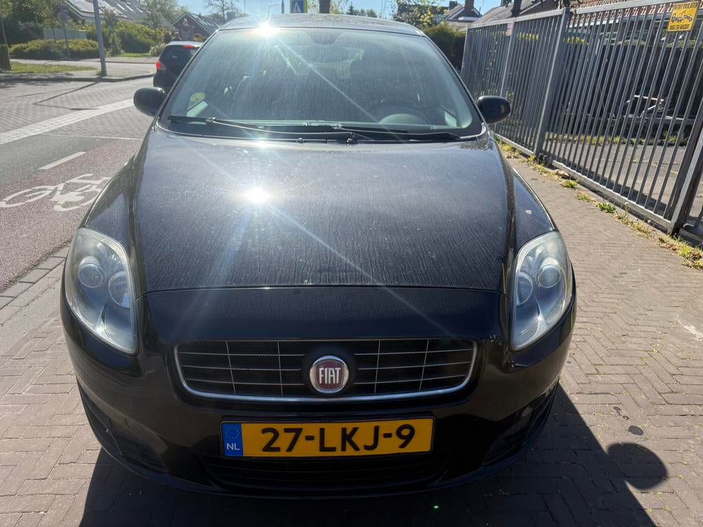 Fiat Croma 1.8 16V 2010 Zwart, Auto's, Fiat, Voorwielaandrijving, 4 cilinders, 700 kg, 1796 cc