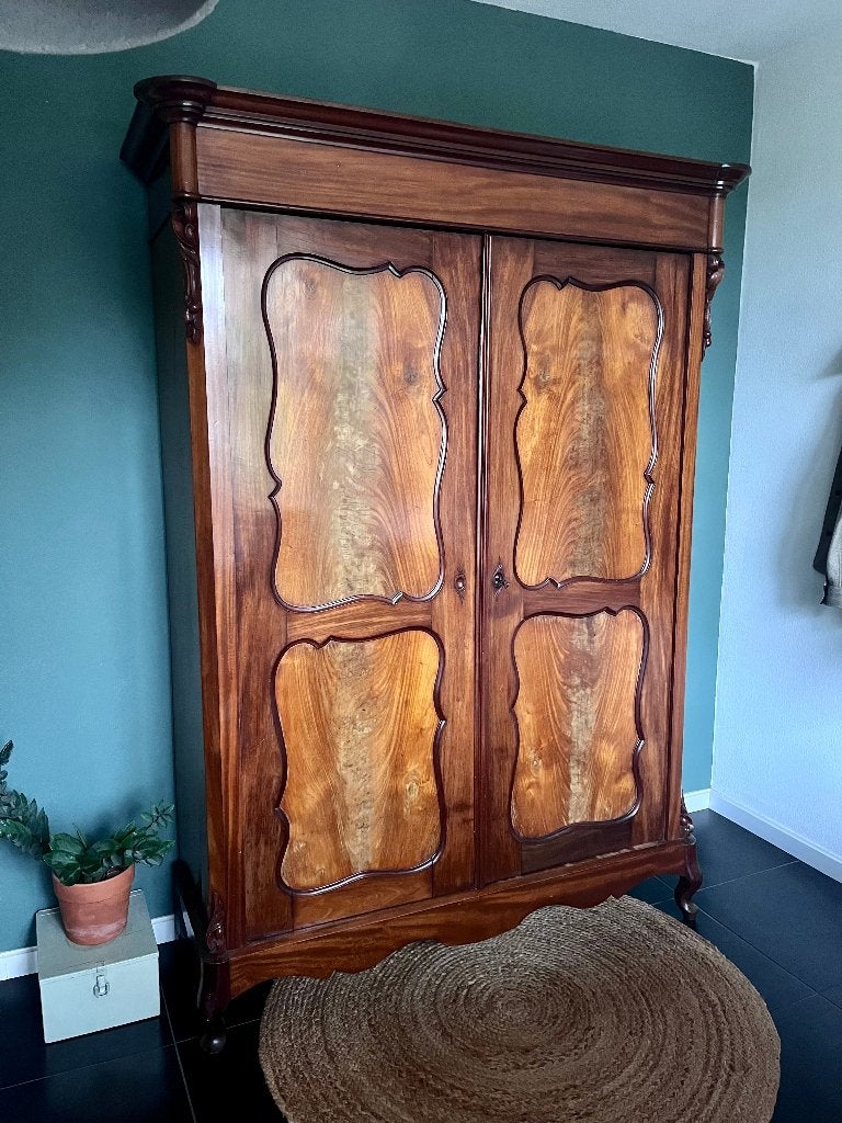 Mahonie biedermeier meidenkast kleding buffet servies wand, Antiek en Kunst, Ophalen