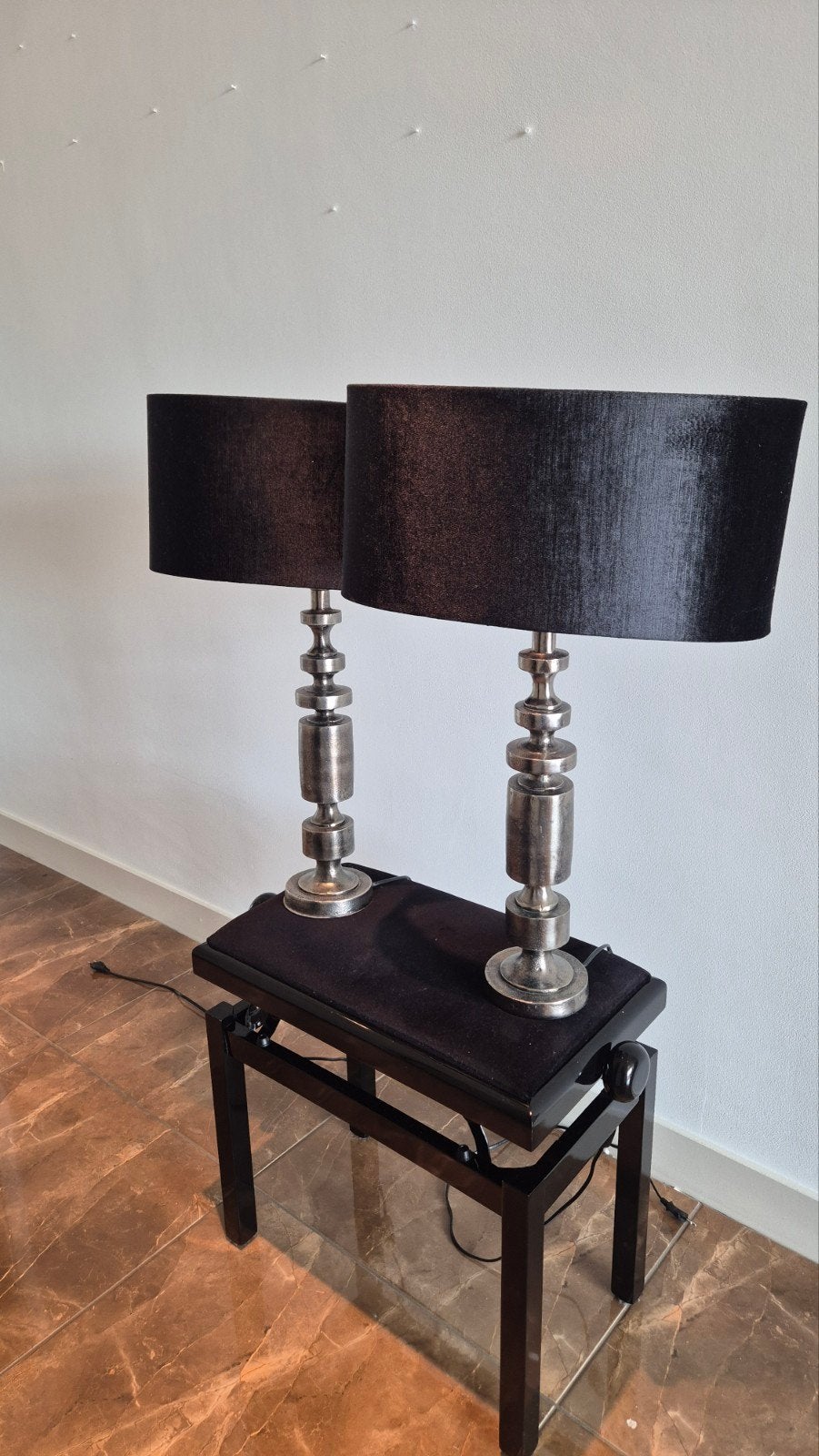 Stijlvolle tafellamp met zwarte kap, 69cm hoog