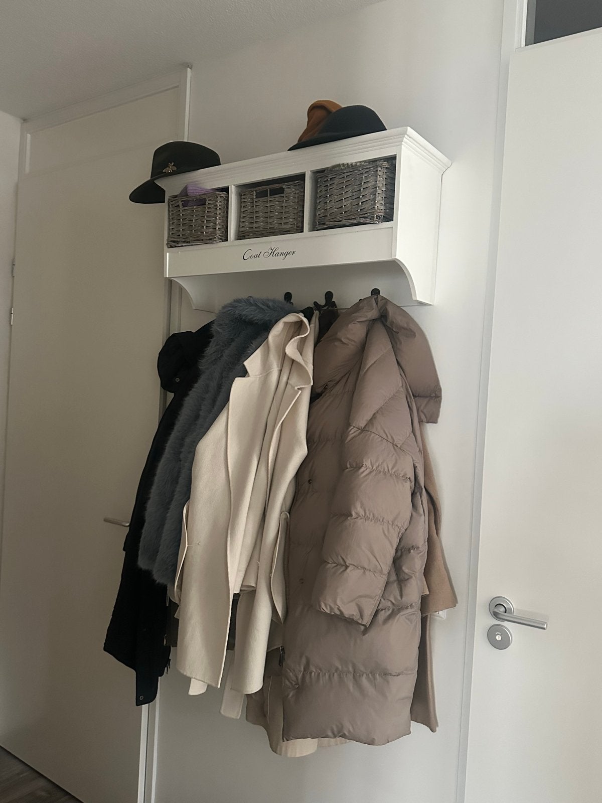 Witte wandkapstok met opbergvakken en haken, Zo goed als nieuw, Minder dan 100 cm, Hout, Ophalen