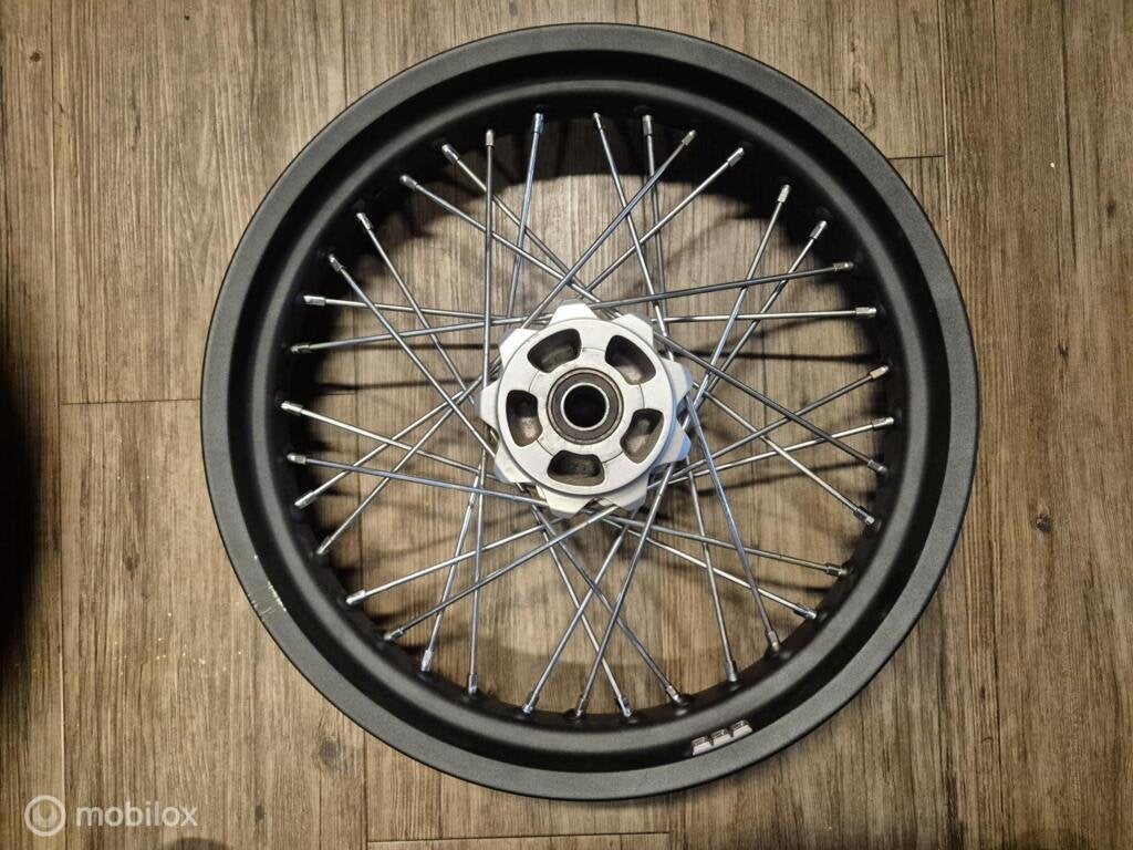 Voorwiel origineel spaakwiel velg wiel scrambler 800, Gebruikt, Factorystore.service@ducati.com, Ophalen of Verzenden, Via Antonio Cavalieri Ducati, 74/5, 74/6, 40132 Bologna BO