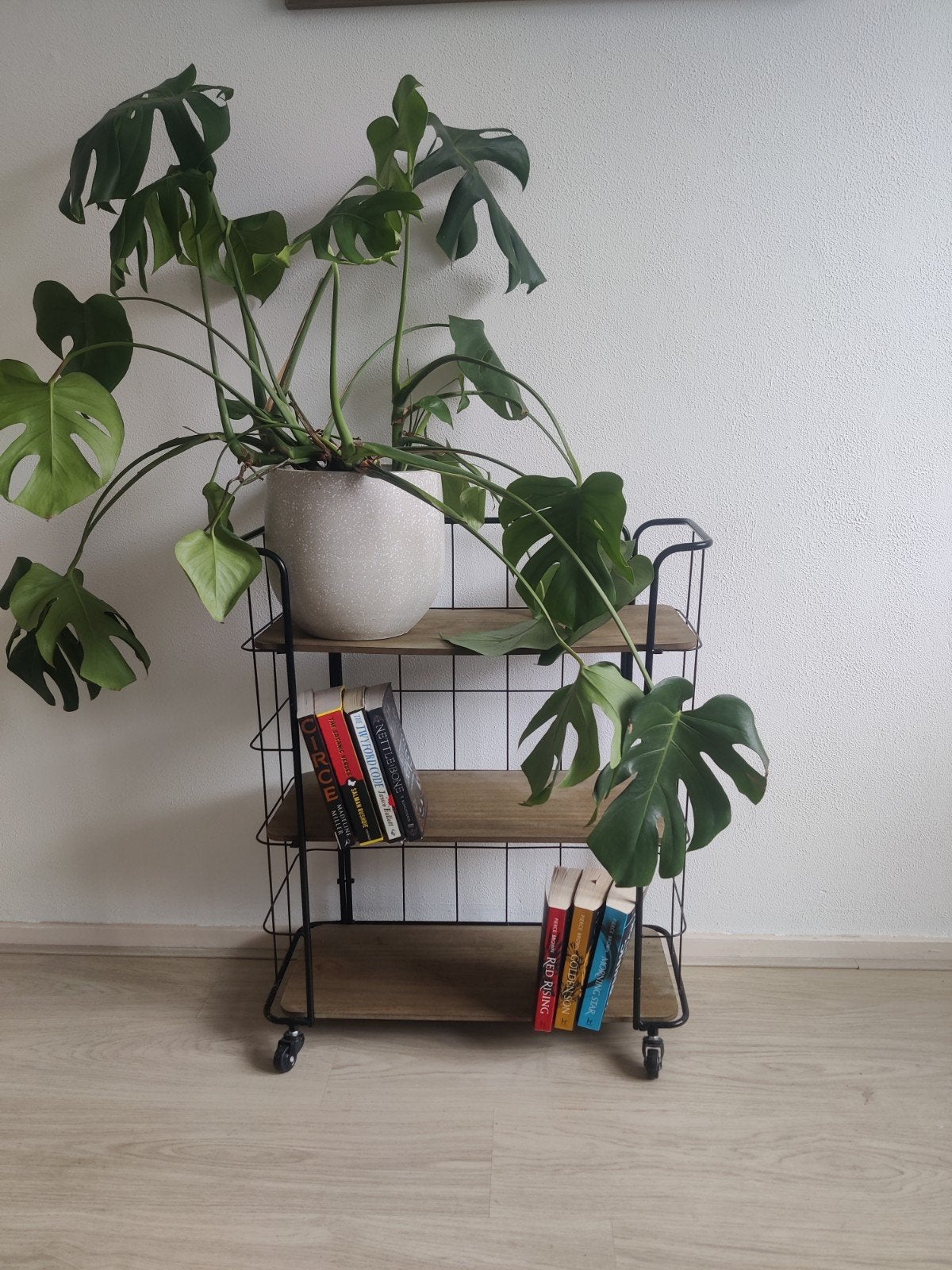 Industriële trolley/boekenrek met 3 planken, Ophalen, Zo goed als nieuw
