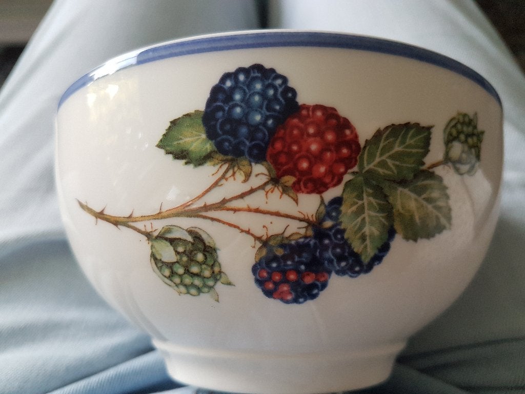 Villeroy en Boch Cottage kom, bramen en kersen, Huis en Inrichting, Keuken | Servies, Ophalen, Villeroy & Boch, Zo goed als nieuw