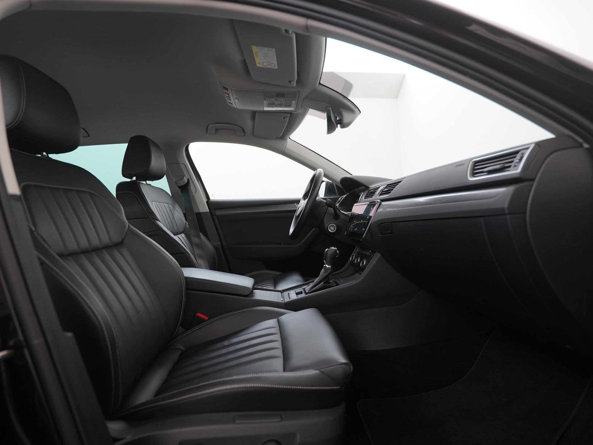 Skoda Superb Combi 1.5 TSI ACT Business Edition | Leder | Ca, Auto's, 4 cilinders, Zwart, Leder, 19 km/l