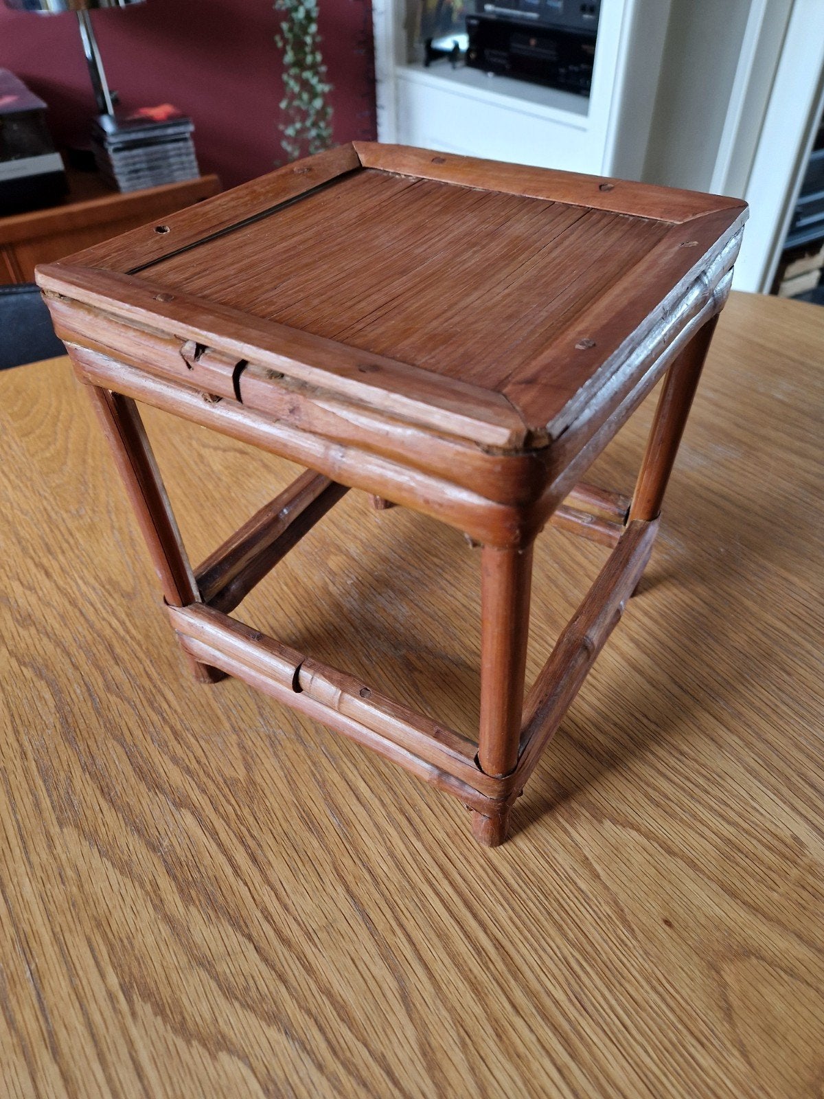 Vintage bamboo plantentafeltje vierkant 20x20cm, hoogte 22cm, Ophalen of Verzenden, Zo goed als nieuw, Overige typen, Natuurlijk materiaal
