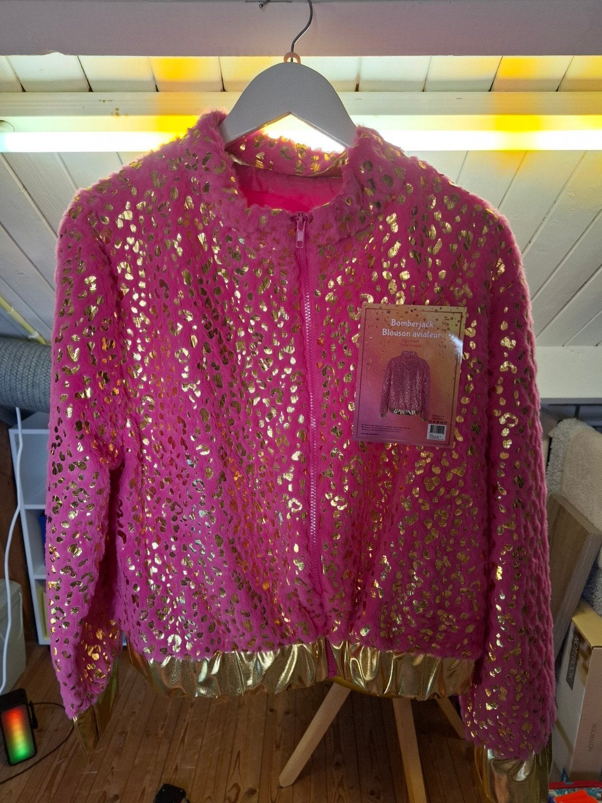 Nieuwe Roze Bomberjack met Gouden Details - Maat 1, Kleding | Dames, Ophalen of Verzenden, Nieuw, Maat 38/40 (M), Roze