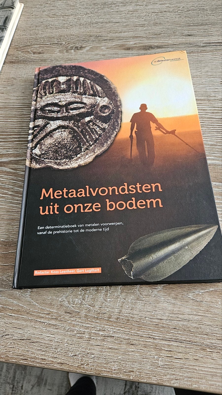 Metaalvondsten uit onze bodem - DDA, Ophalen of Verzenden, 14e eeuw of eerder, Zo goed als nieuw, Kees Leenheer, Gert Lugthart