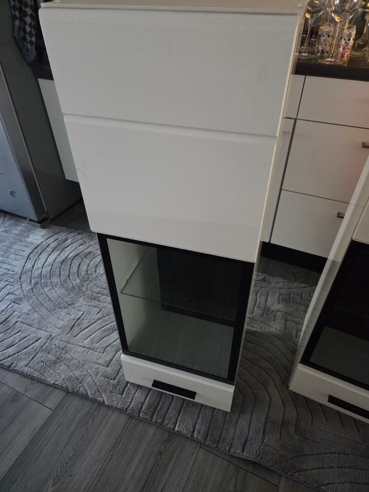 2x Witte Hang-/Wandvitrinekast met Glazen Deur, Ophalen, 100 tot 150 cm, 50 tot 100 cm, 25 tot 50 cm