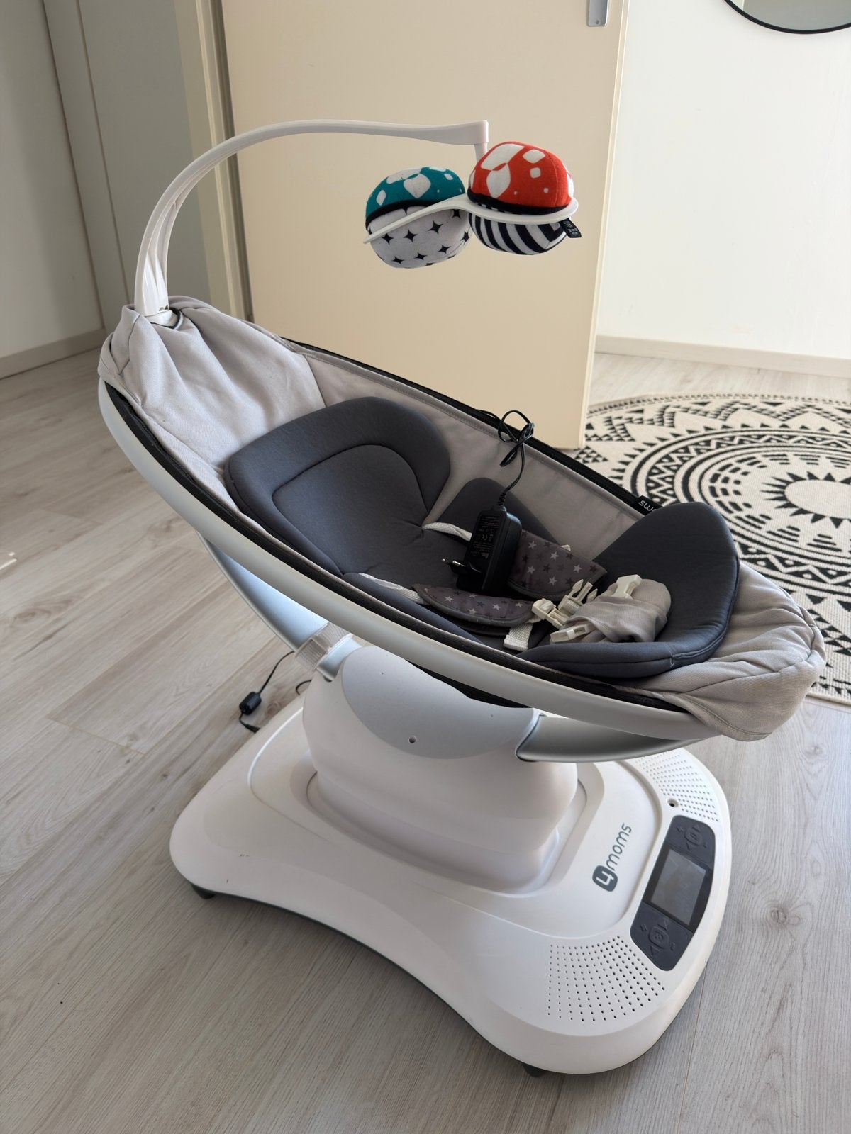 4moms mamaRoo 4.0 Wipstoel - Zo goed als nieuw, Kinderen en Baby's, Wipstoeltjes, Wipstoel, Ophalen, Overige merken, Met gordel(s) of riempje(s)