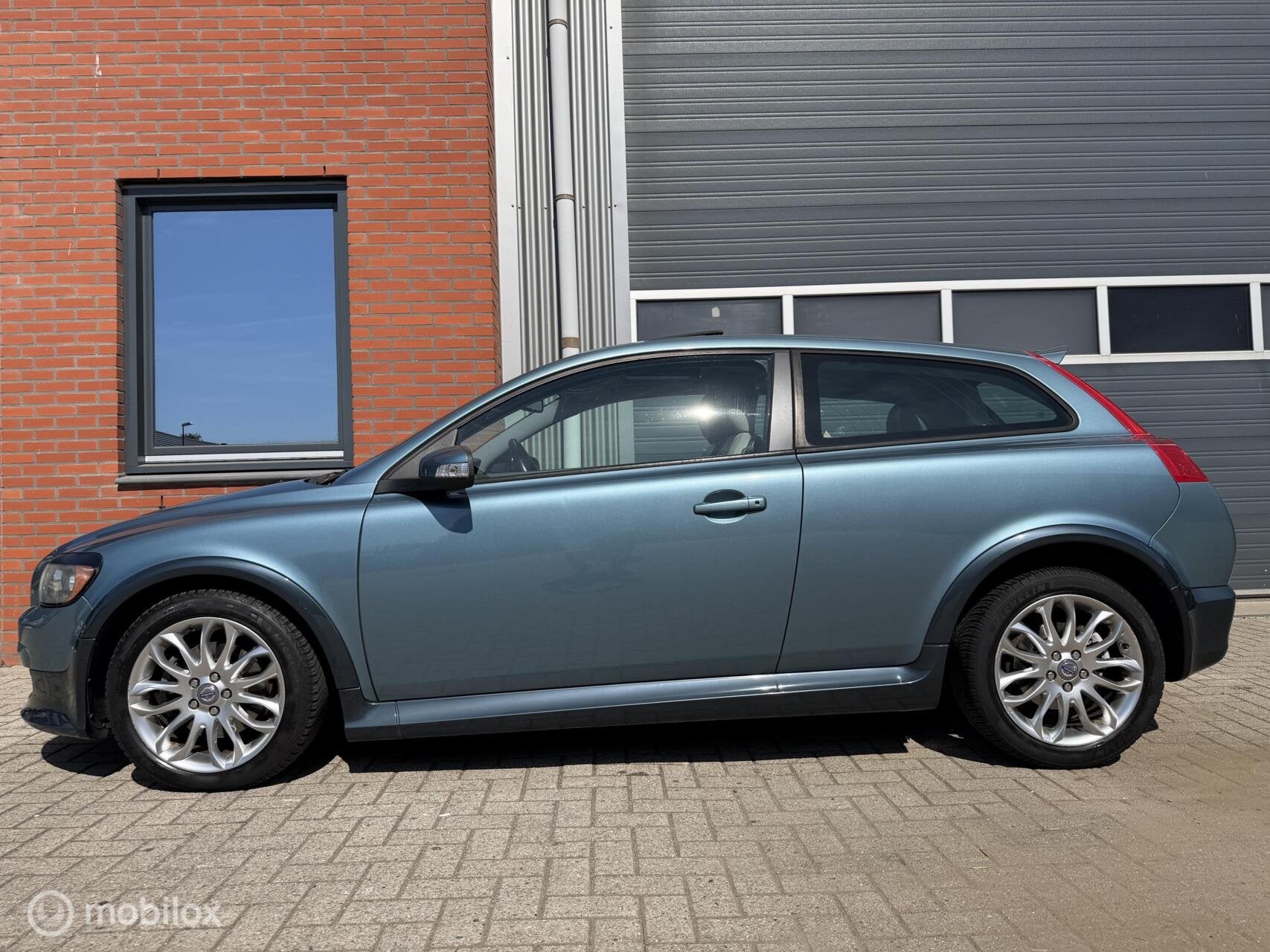 Volvo C30 2.4i Summum - bodykit - s/k dak - dealer o.h., Auto's, Volvo, Voorwielaandrijving, Gebruikt, Beige, 700 kg