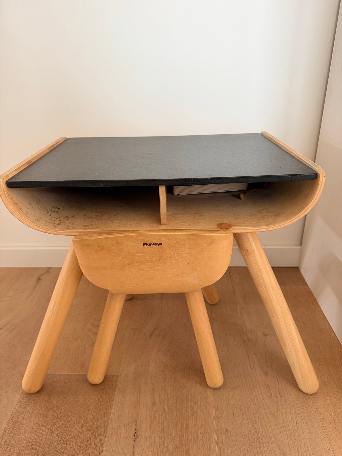 PlanToys houten kindertafel met opbergruimte, Ophalen of Verzenden, Gebruikt, Tafel(s)