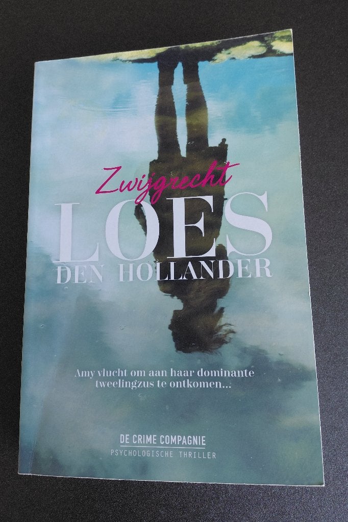 Loes den Hollander - Zwijgrecht, Boeken, Thrillers, Gelezen, Nederland, Ophalen of Verzenden