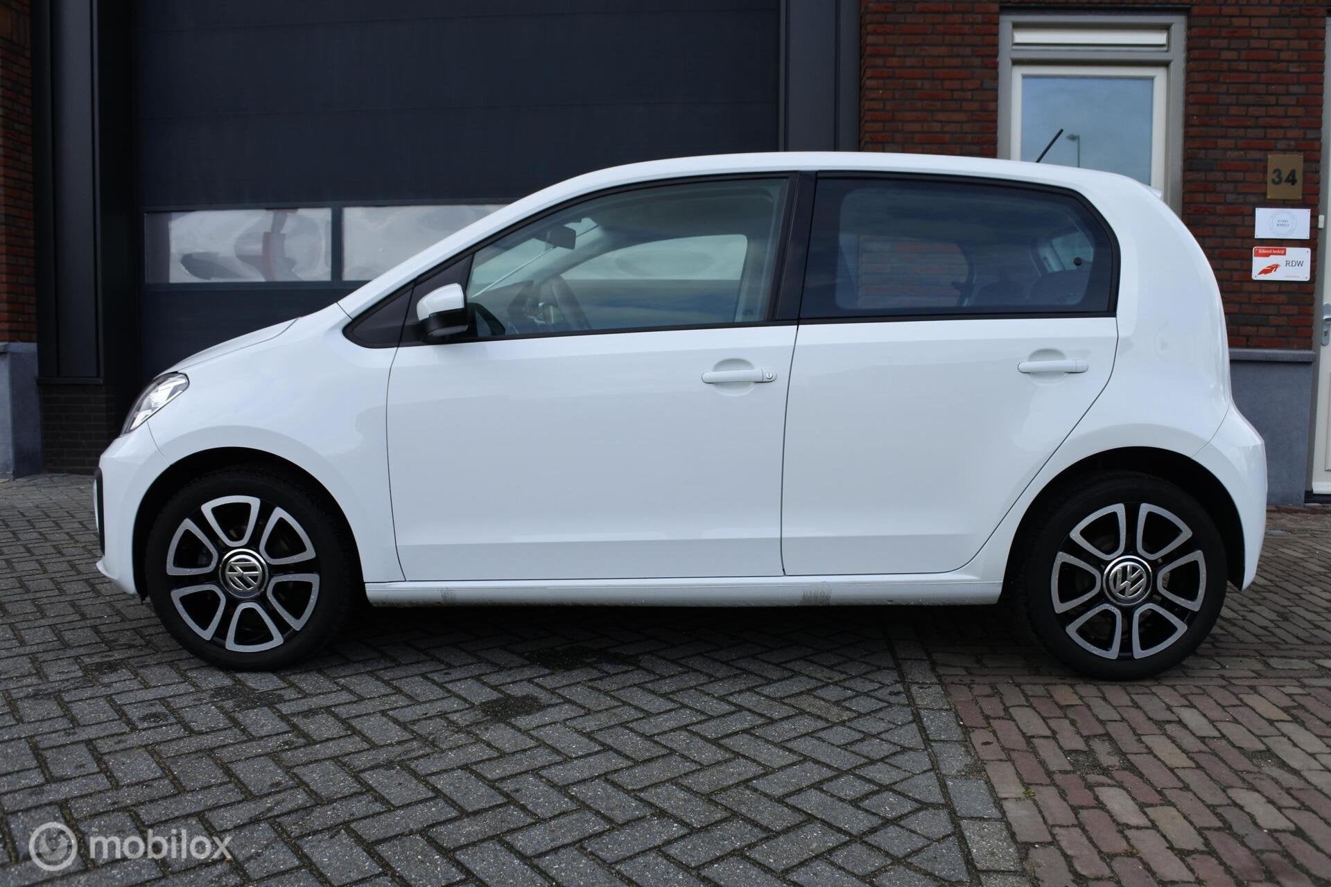 Volkswagen Up! I 1.0 I Airco I Stoelverwarming! I Bluetooth, Auto's, Stof, Gebruikt, Met garantie (alle), 4 stoelen