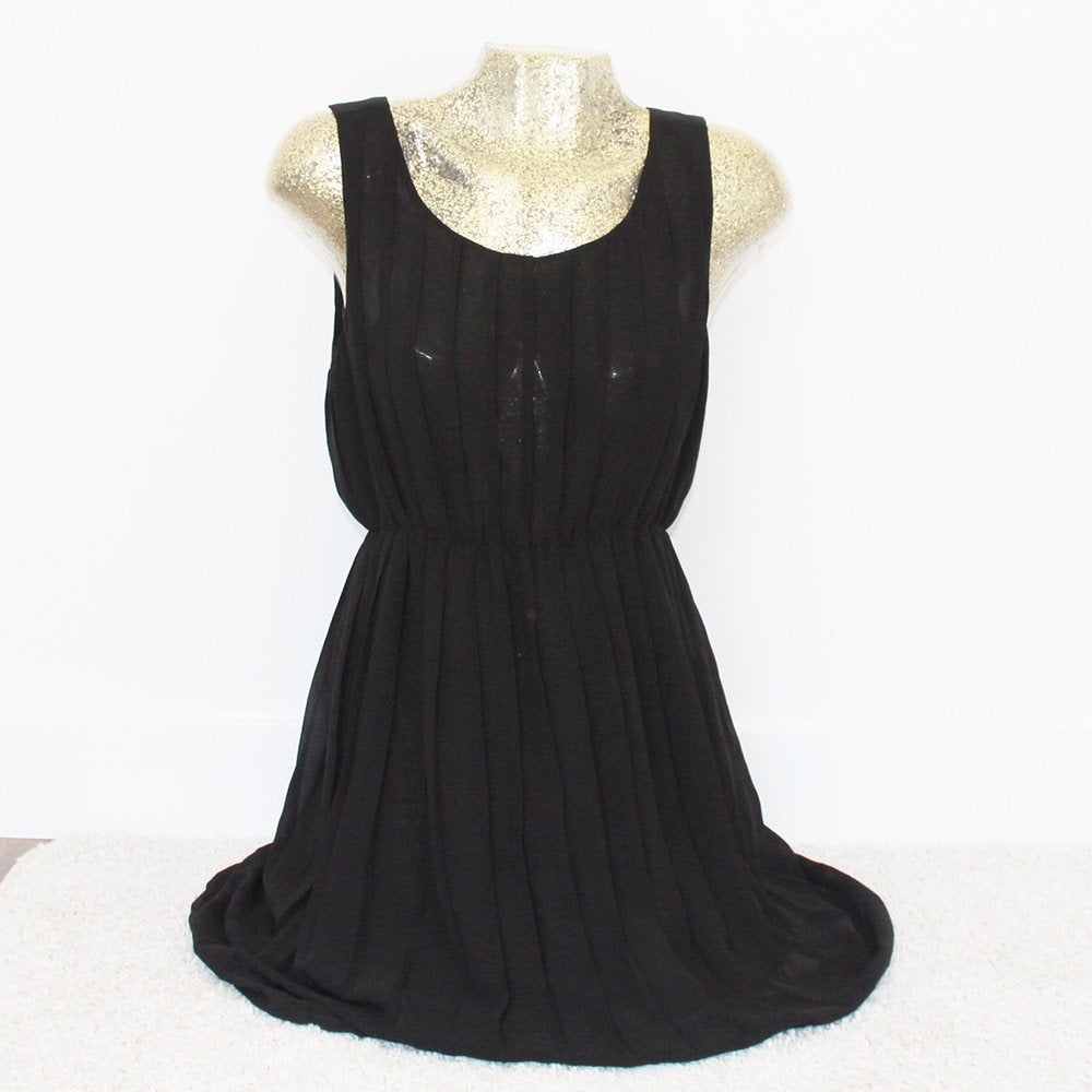 Mooi Monki Jurkje (M) € 30,-, Kleding | Dames, Jurken, Maat 38/40 (M), Zwart, Ophalen of Verzenden, Zo goed als nieuw