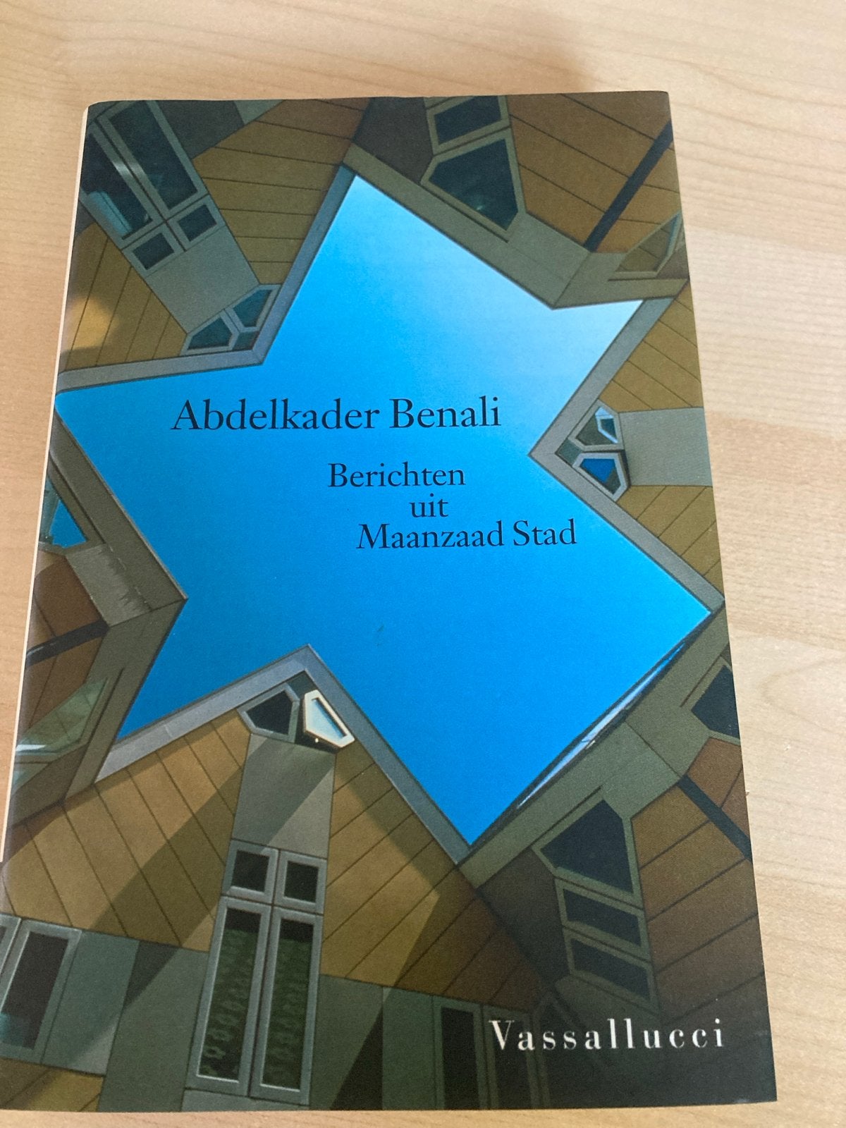 Berichten uit Maanzaad Stad - Abdelkader Benali, Ophalen of Verzenden, Zo goed als nieuw, Nederland