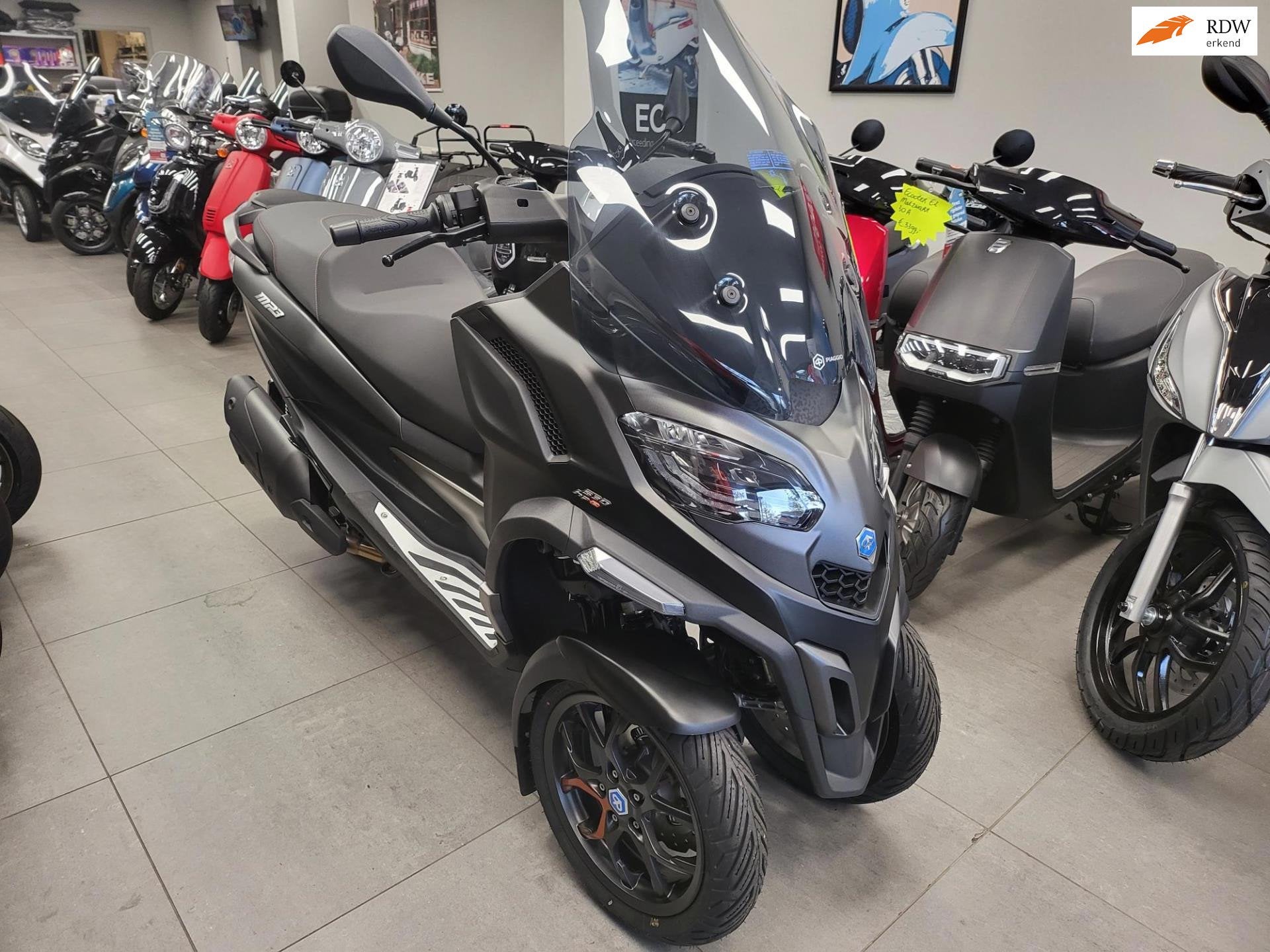 Piaggio MP3 530 HPE Exclusive 2025 NL GARANTIE 3 JAAR, Scooter, Gebruikt, Bedrijf