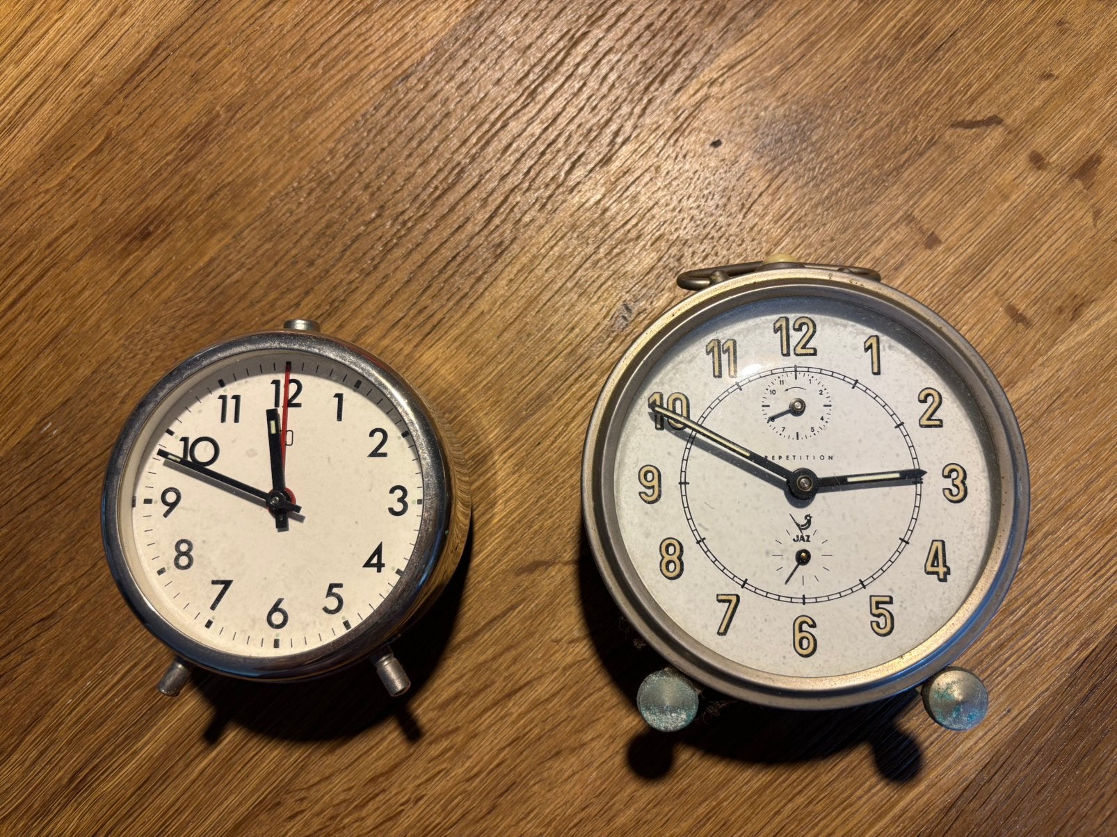 2 vintage mechanische wekkers – waaronder JAZ Répétition, Antiek en Kunst, Antiek | Klokken, Ophalen of Verzenden