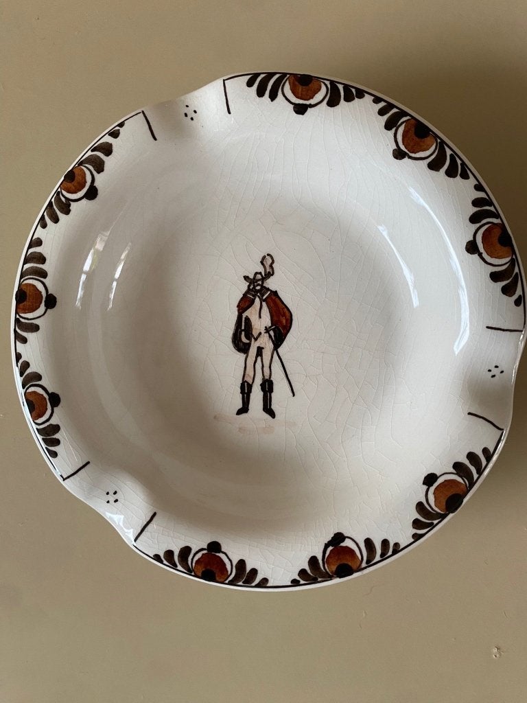 Asbakje Delft Holland handpainted 'Le Chevalier', Antiek en Kunst, Antiek | Keramiek en Aardewerk, Ophalen of Verzenden