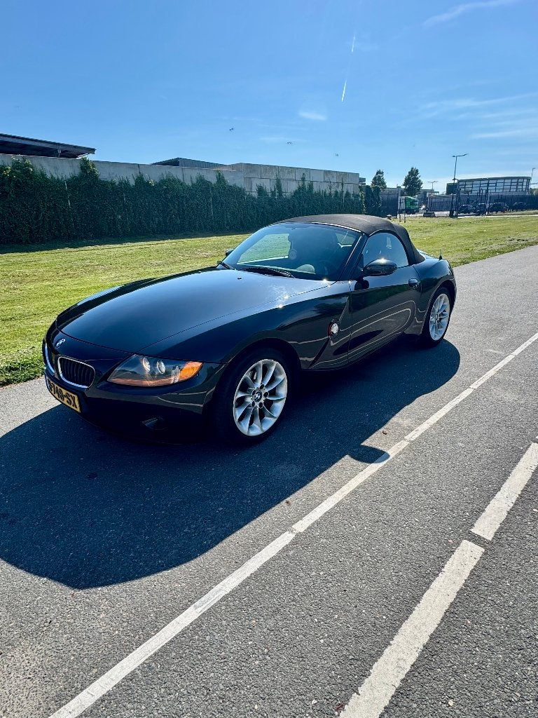 BMW Z4 2.2i (Z85) - 2004 - zwart - incl. onderhoudshistorie, Auto's, BMW, 2171 cc, Achterwielaandrijving, Cabriolet, Leder