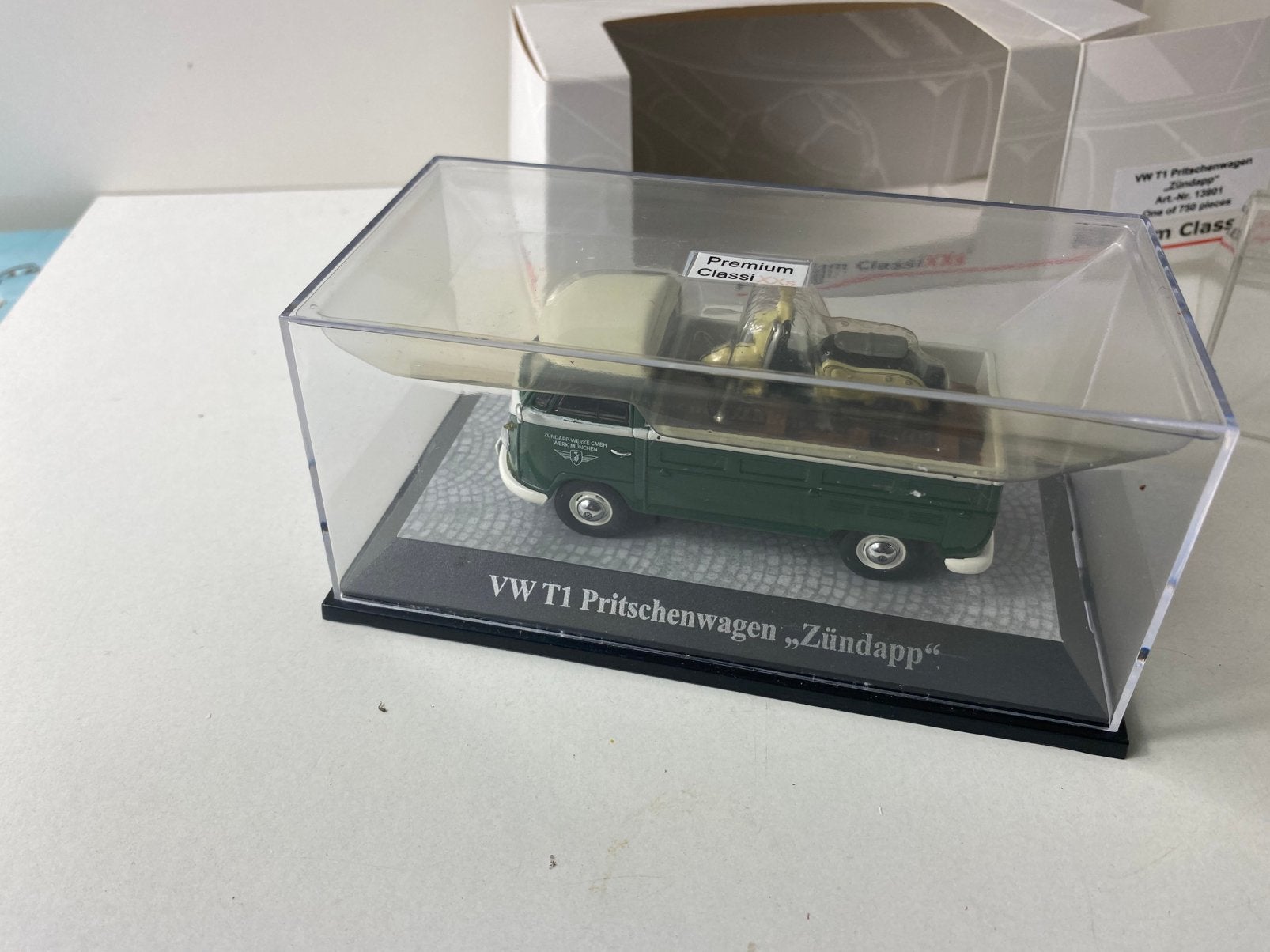 1:43 VOLKSWAGEN T1 bakwagen met Zundapp BELLA scooter, Ophalen of Verzenden, Nieuw, Auto, Overige merken