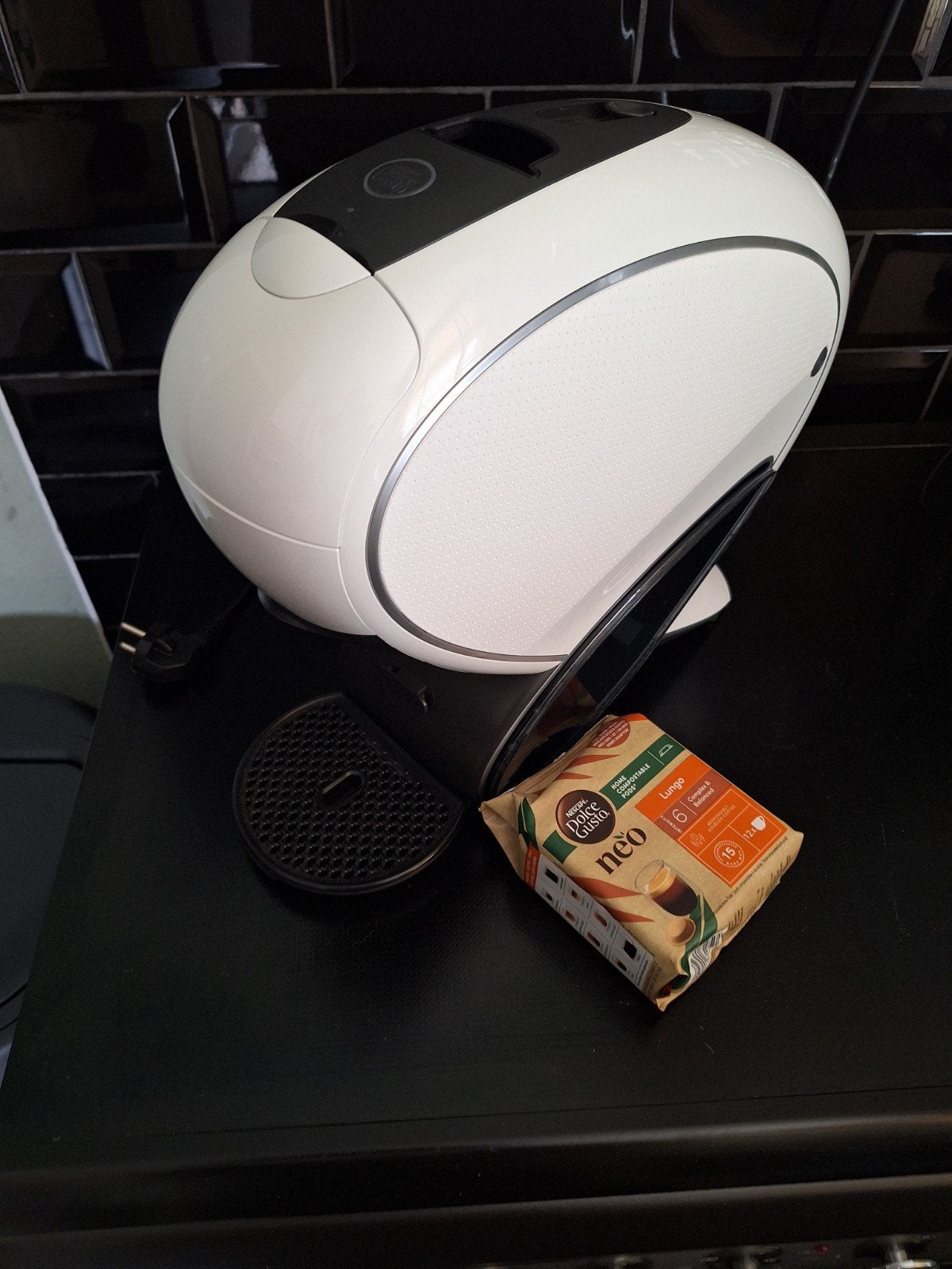 Dolce gusto neo latte, Ophalen, Koffiemachine, Zo goed als nieuw, Koffiepads en cups