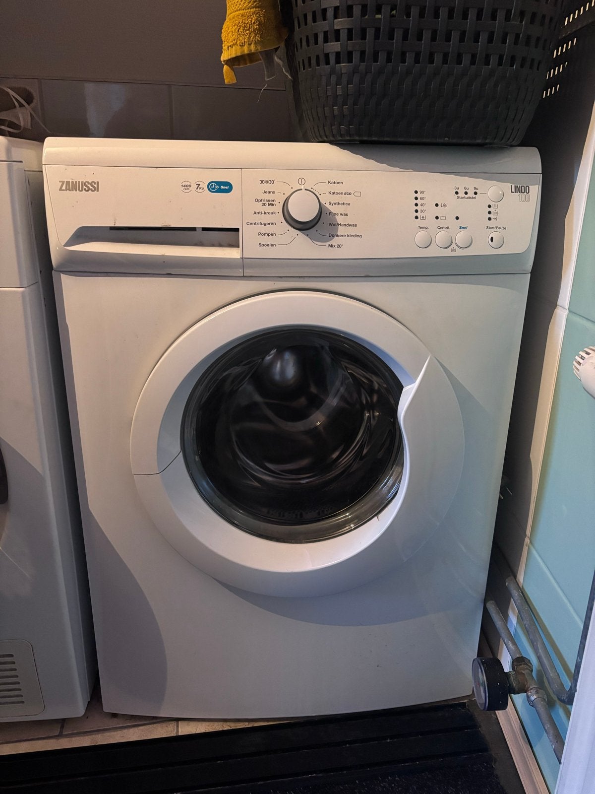 Zanussi wasmachine - Deurtje klemt GRATIS, Witgoed en Apparatuur, Wasmachines, Ophalen, Voorlader, Niet werkend, 85 tot 90 cm