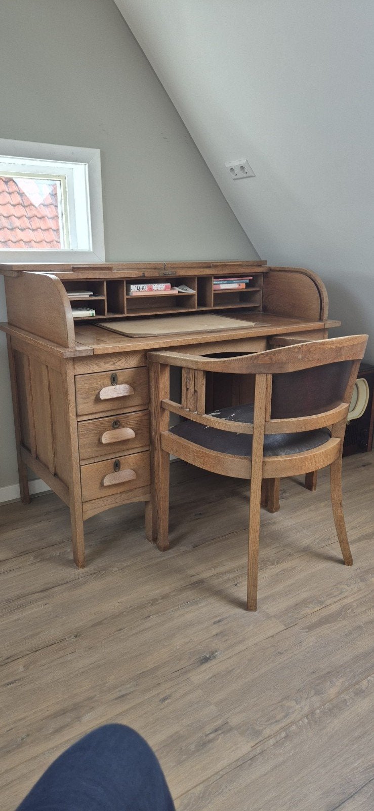 Antiek eikenhouten rolluikbureau met bijpassende stoel, Ophalen