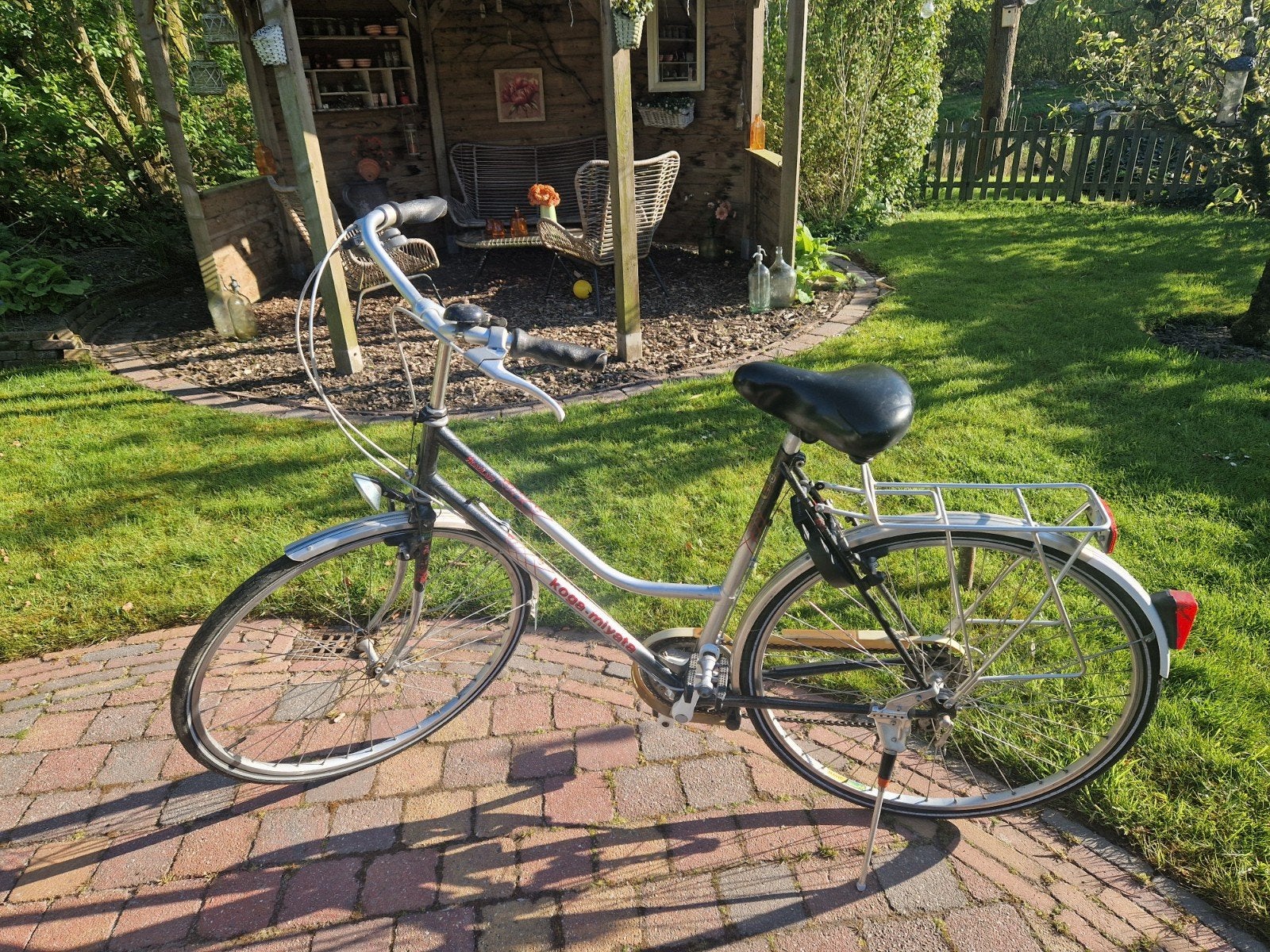 Damesfiets met versnellingen en bagagedrager. Opknapper., Gebruikt, Velgrem, Versnellingen, 56 cm of meer