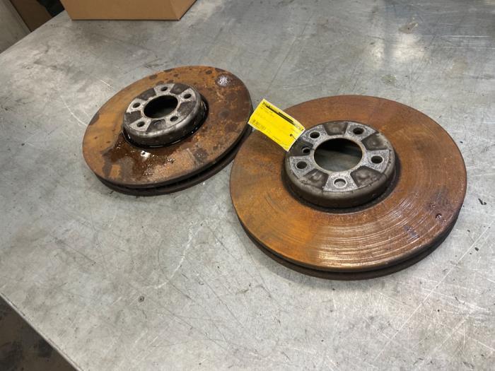 Remschijf voor van een BMW 7-Serie, Gebruikt, -, -, Ophalen of Verzenden