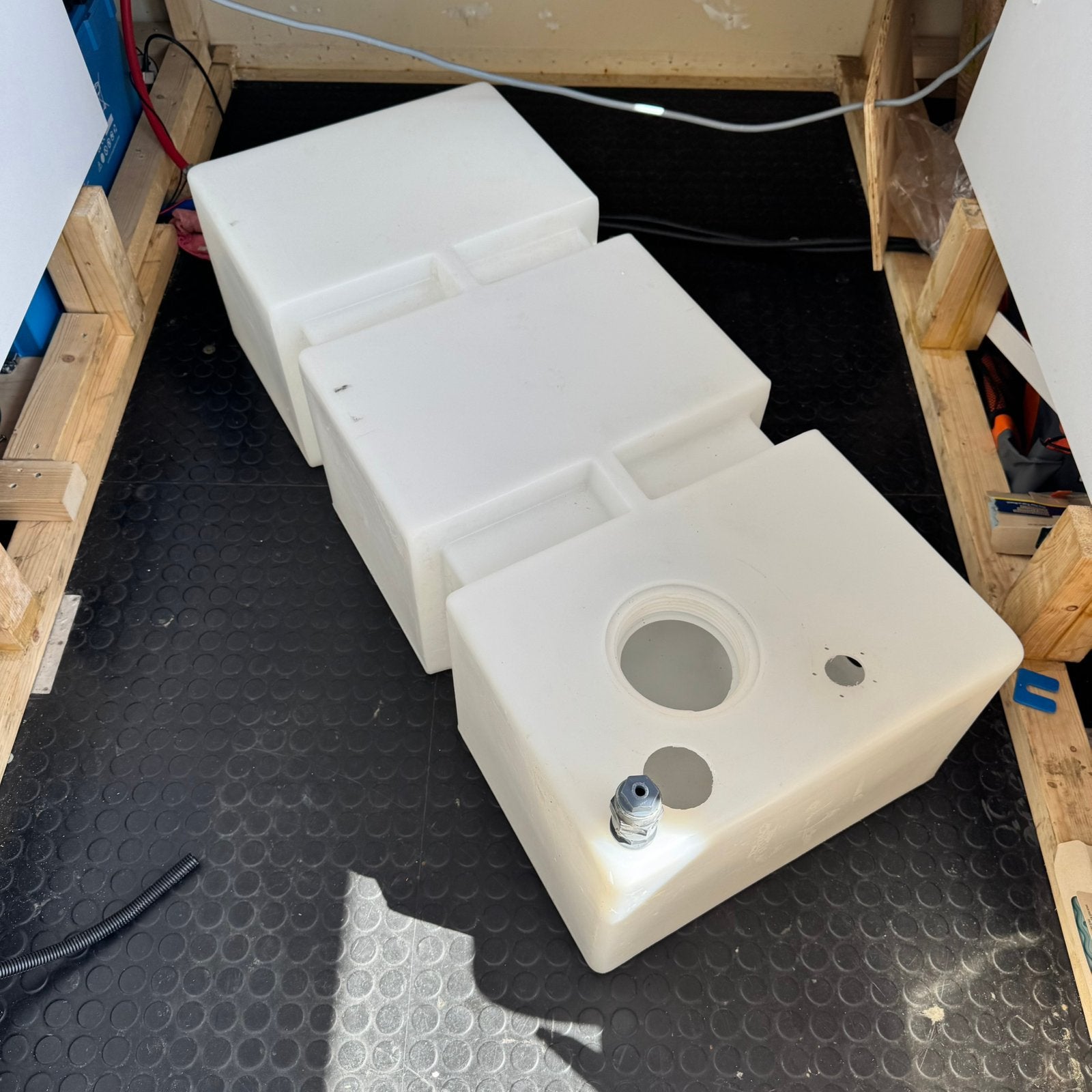 125 liter platte watertank MDPE (drinkwater camper), Ophalen, Zo goed als nieuw, Motor en Techniek, Zeilboot of Motorboot