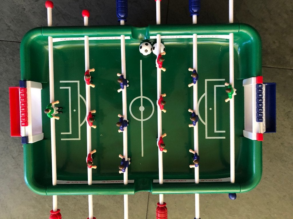 Voetbalspel 1-3-3 spelers voor op tafel met zuignapjes., Ophalen of Verzenden, Nieuw