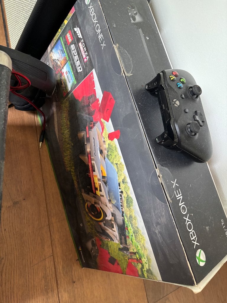 Xbox one x, Spelcomputers en Games, Spelcomputers | Xbox One, Ophalen, Zo goed als nieuw, 500 GB, Met 1 controller