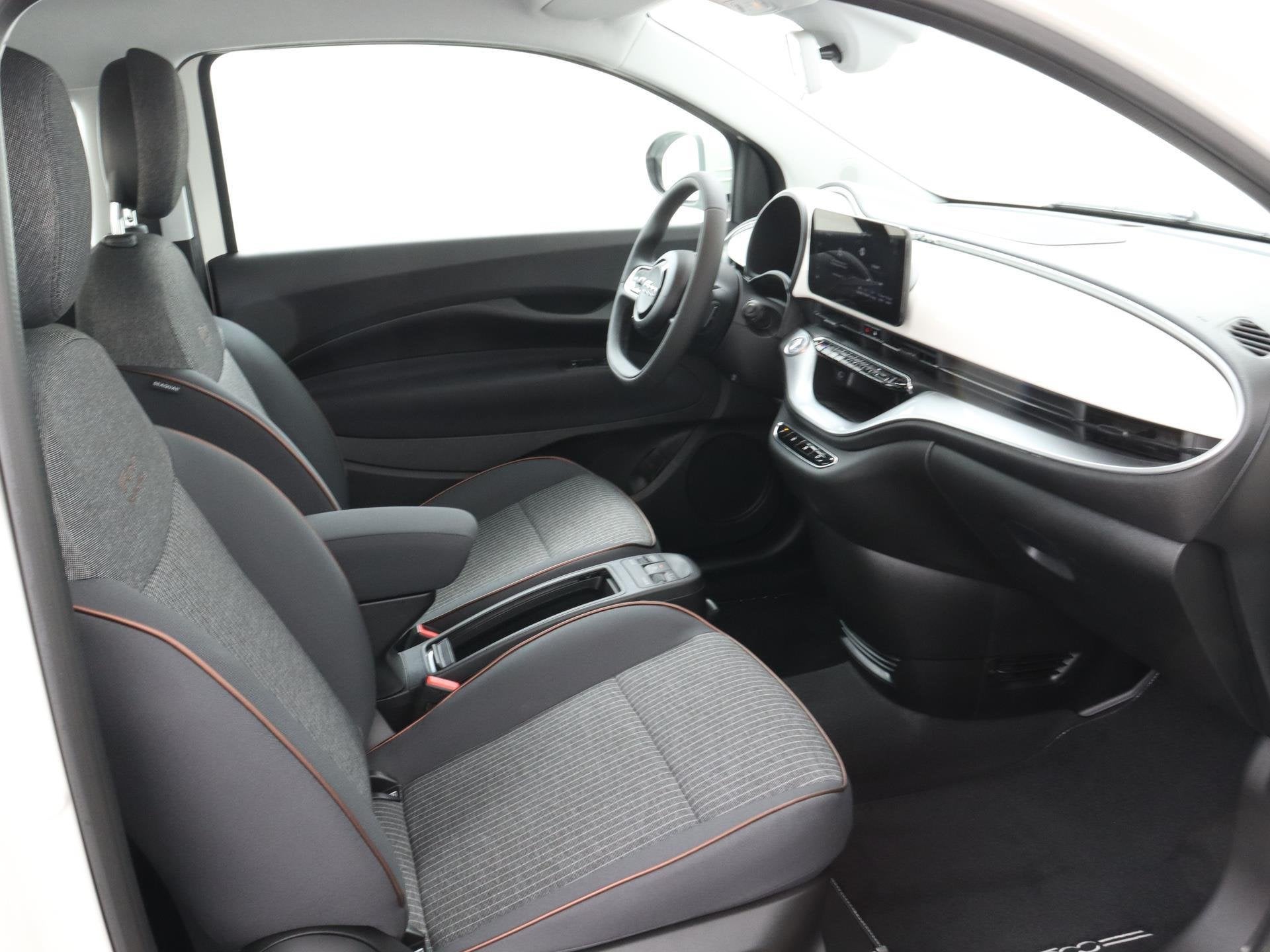 Fiat 500e Icon 42 kWh | Navigatie | Winterpack Stoelverwarmi, Auto's, Stof, 4 stoelen, Wit, Origineel Nederlands
