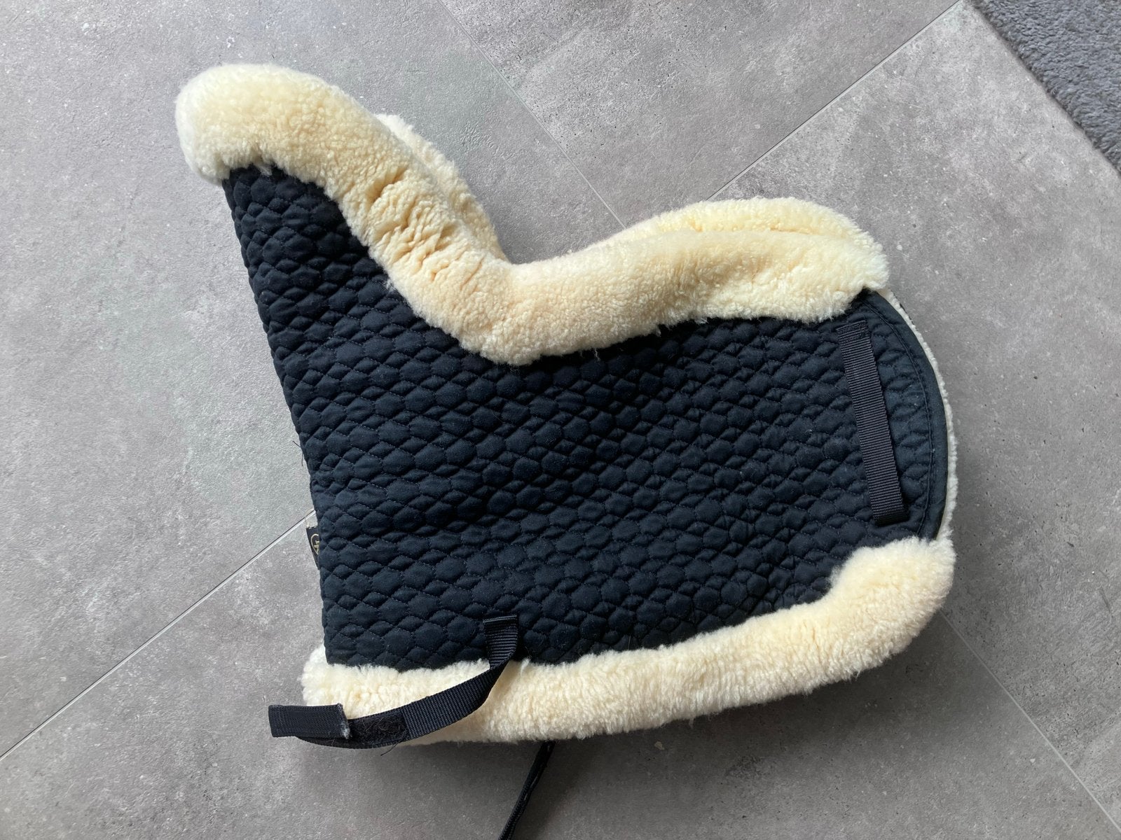 Schapenvacht zadelonderlegger BR dressuurzadel, Dieren en Toebehoren, BR, Zo goed als nieuw, Beige, Wol