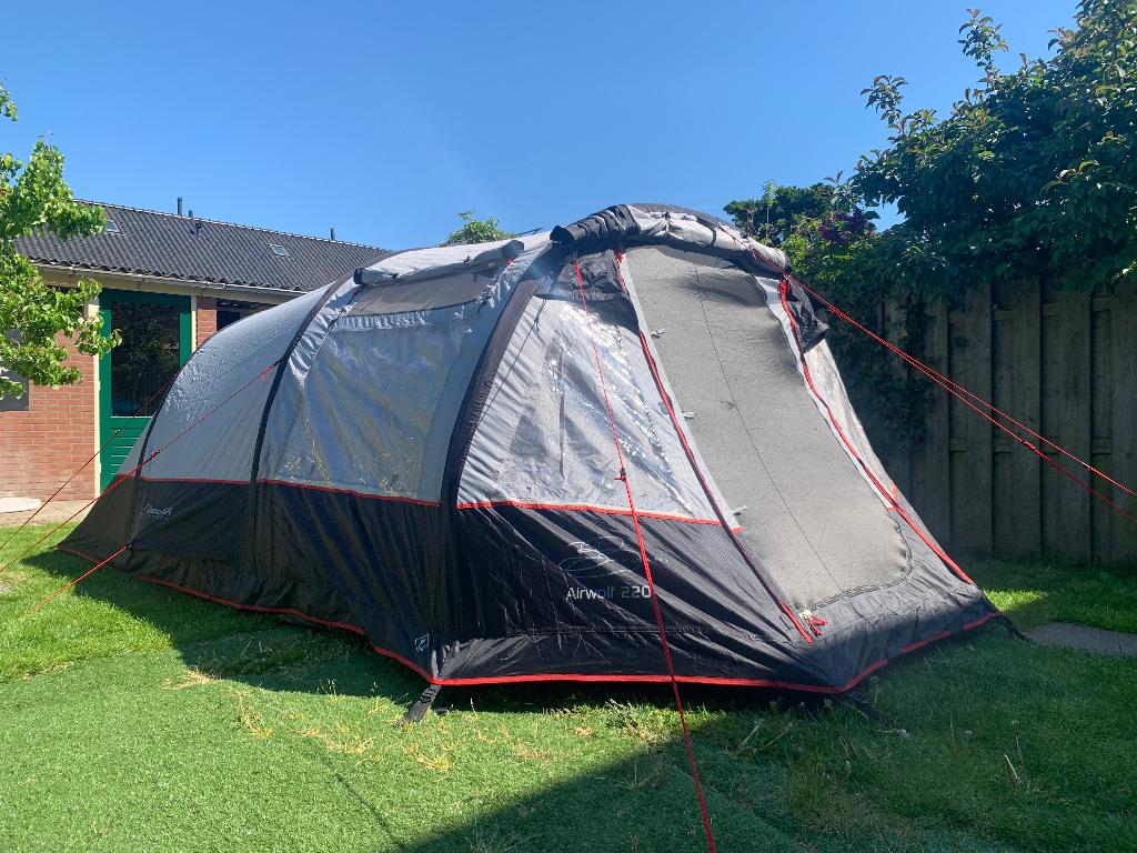 Te koop: Bardani Airwolf 220 tunneltent €250,00, Caravans en Kamperen, Ophalen, Zo goed als nieuw, Tot en met 3
