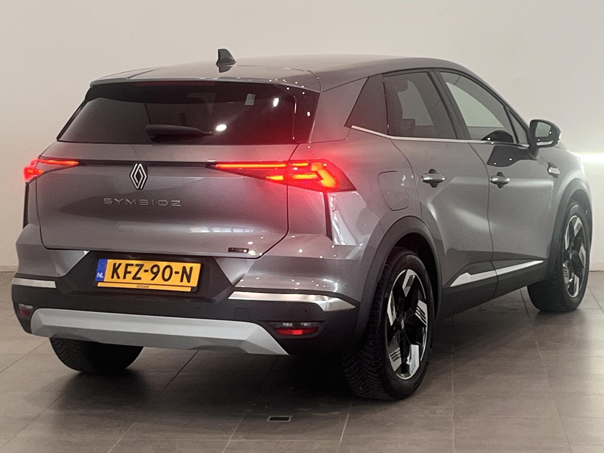 Renault Symbioz 1.6 E-Tech Full Hybrid 145 Iconic | Stoel- e, Auto's, 745 kg, Gebruikt, Met garantie (alle), Bedrijf