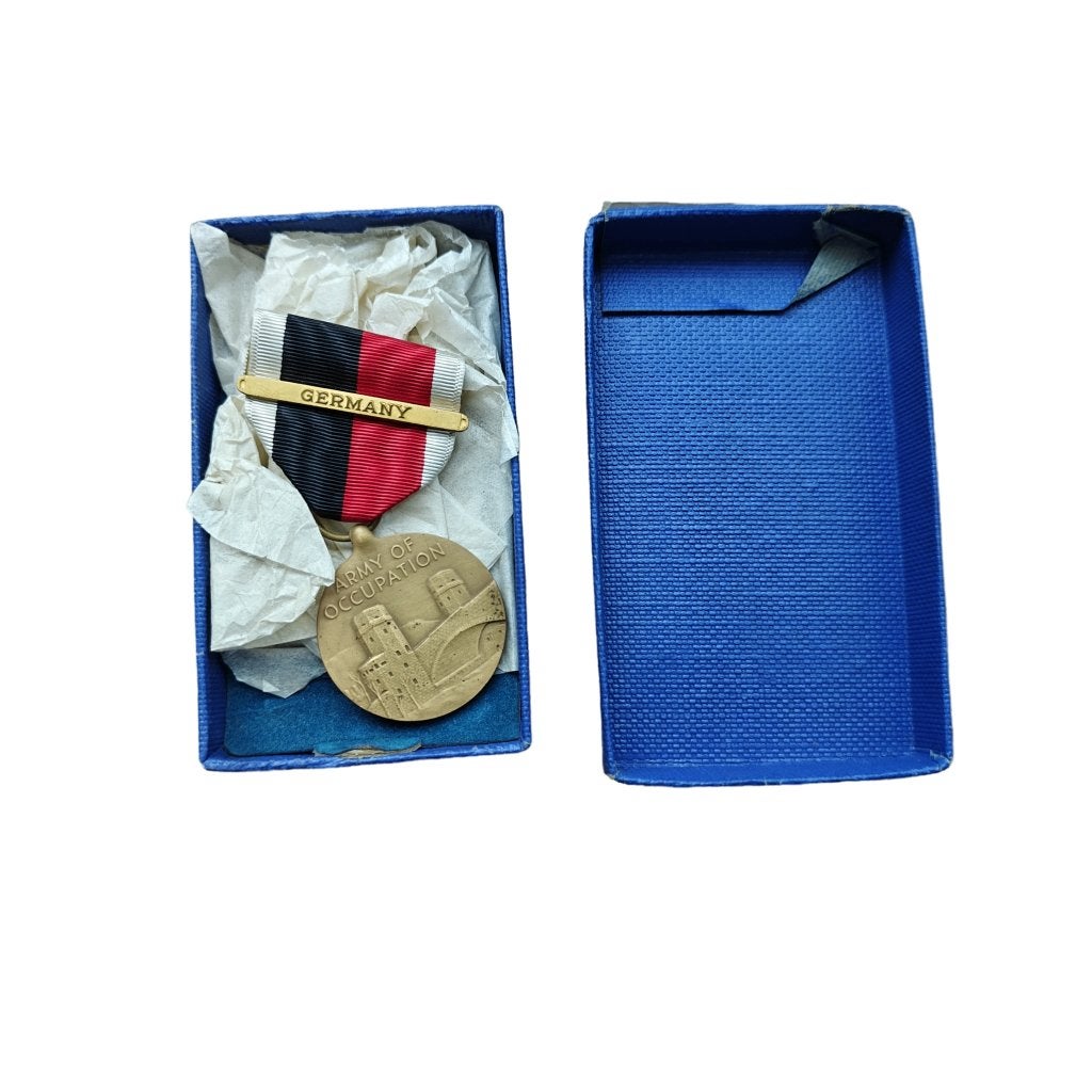WWII US Occupation Medal In Box Germany, Ophalen of Verzenden, Amerika, Lintje, Medaille of Wings